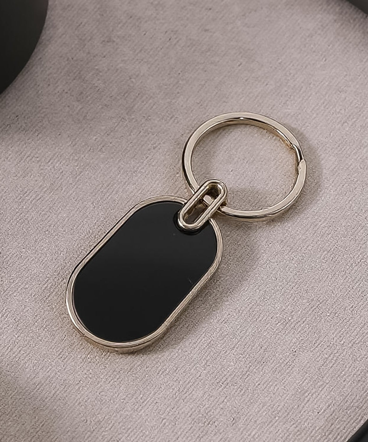 Zenith Oval Luxury Dual-Tone Key Holder