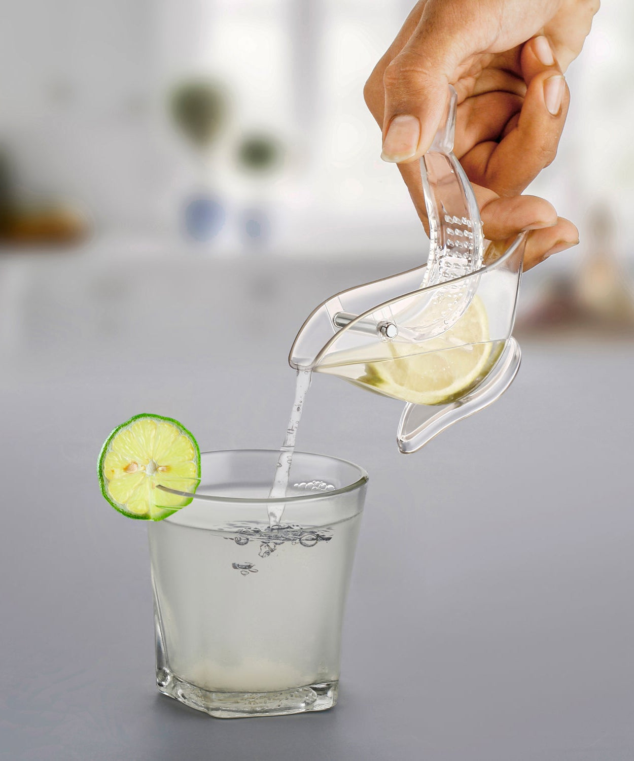 Manual citrus juicer with bird shape design