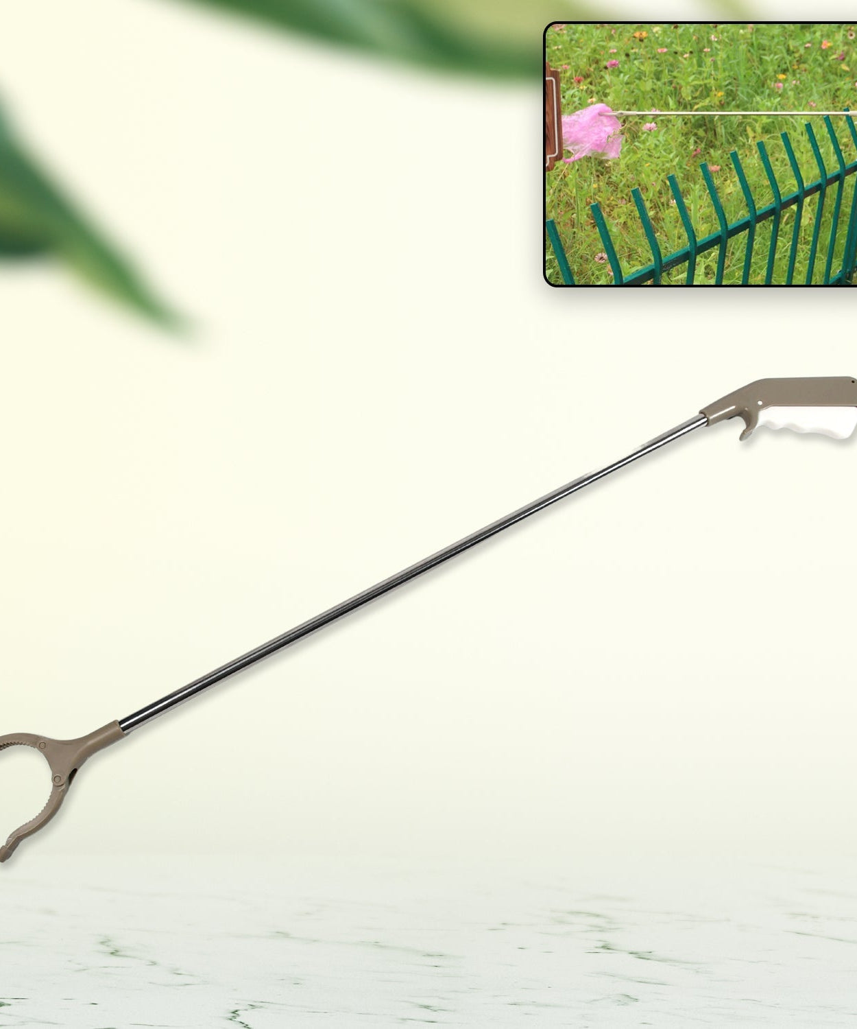 Flexible claw garbage lifter