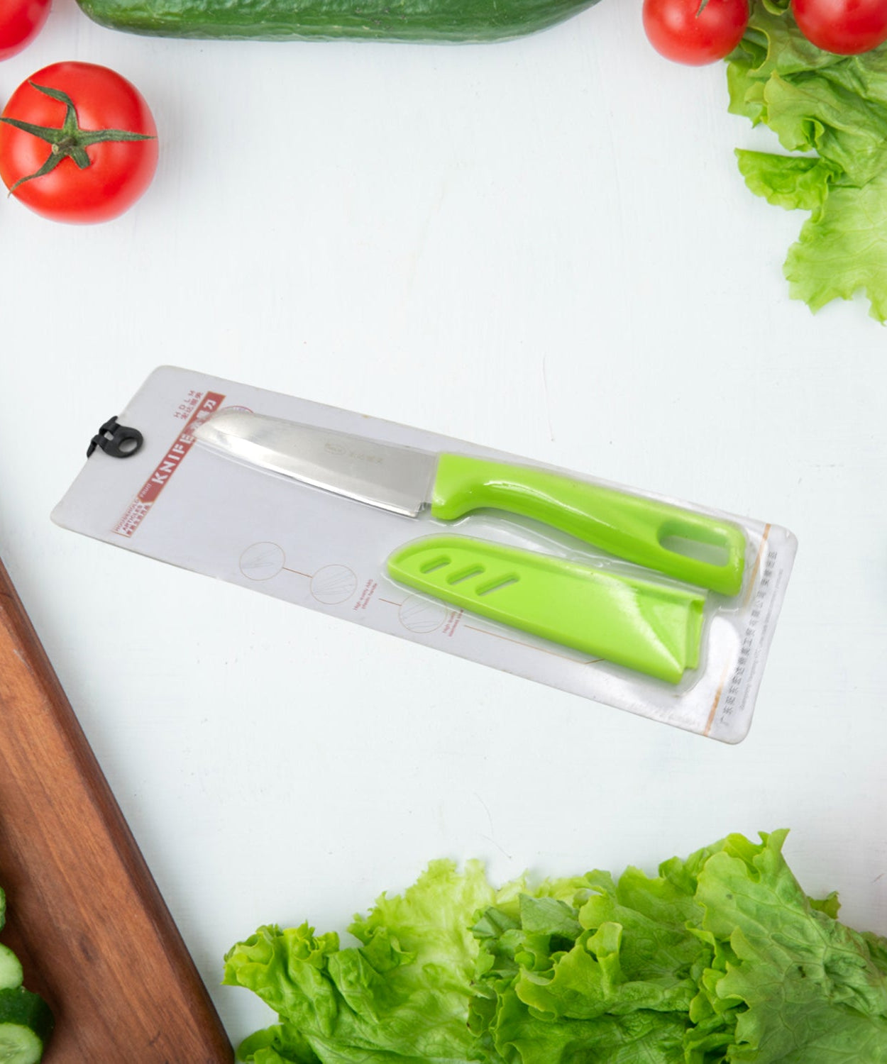 Durable stainless steel knife with blade cover