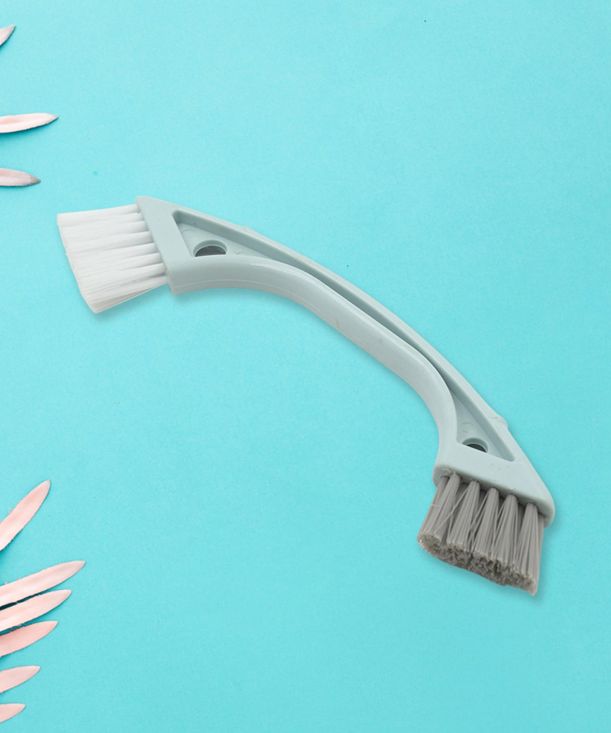 Double-sided cleaning brush for home use