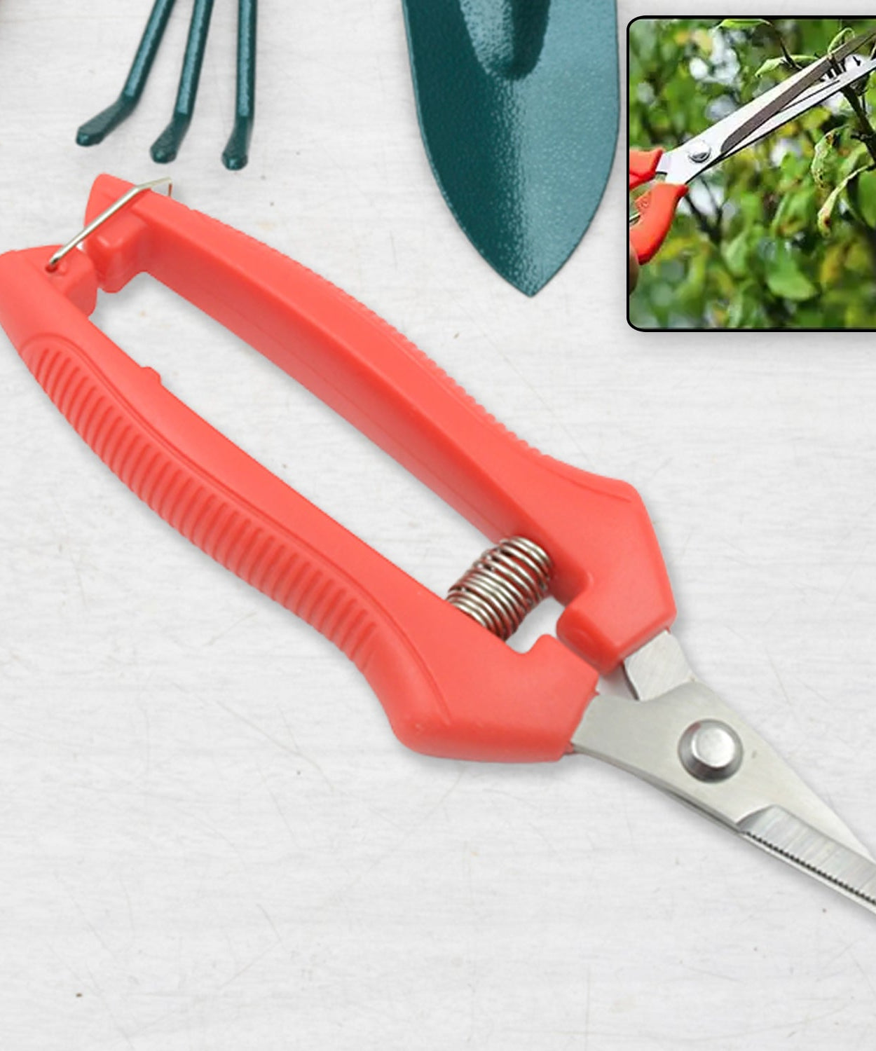 Heavy-duty garden scissors with non-slip grip, perfect for pruning flowers and fruit trees.