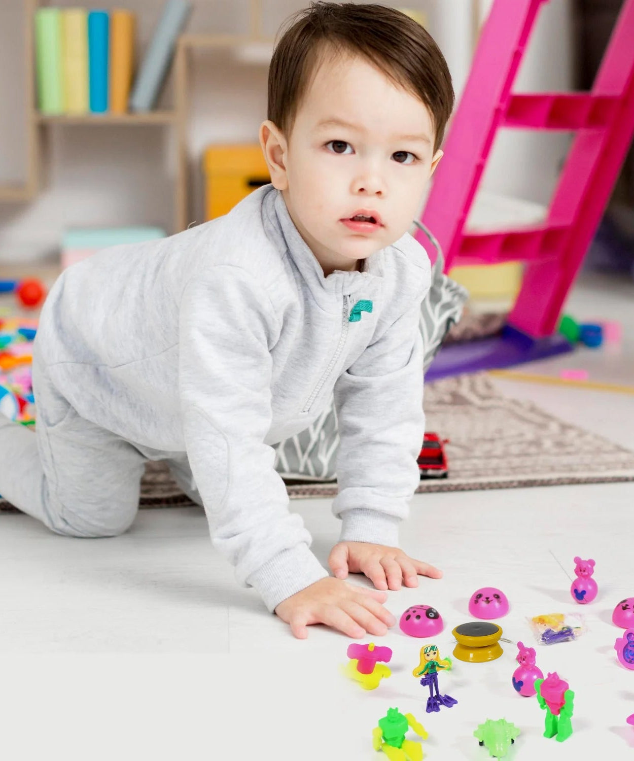 Plastic toy storage box