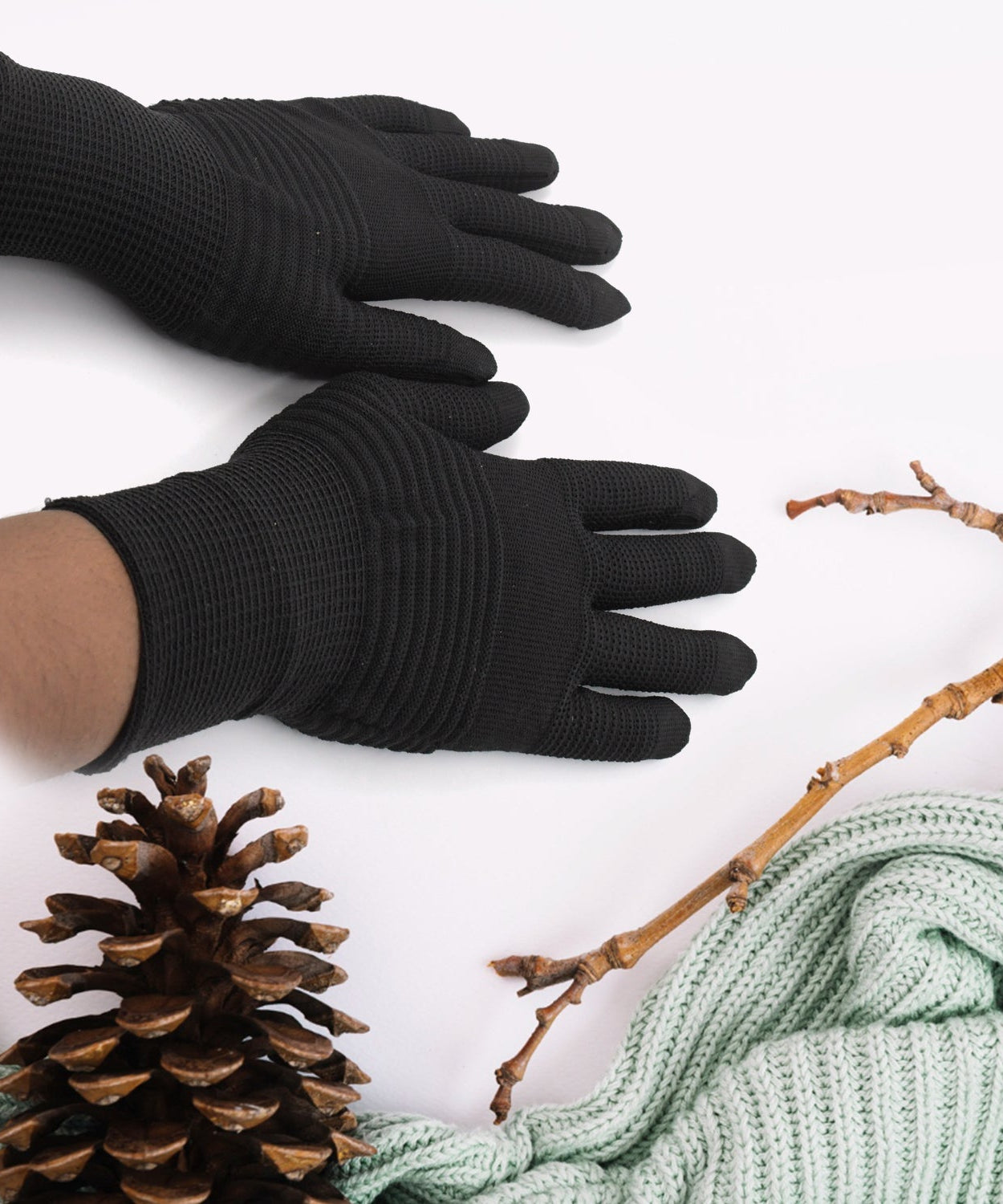 Cut-resistant gloves for safe cooking