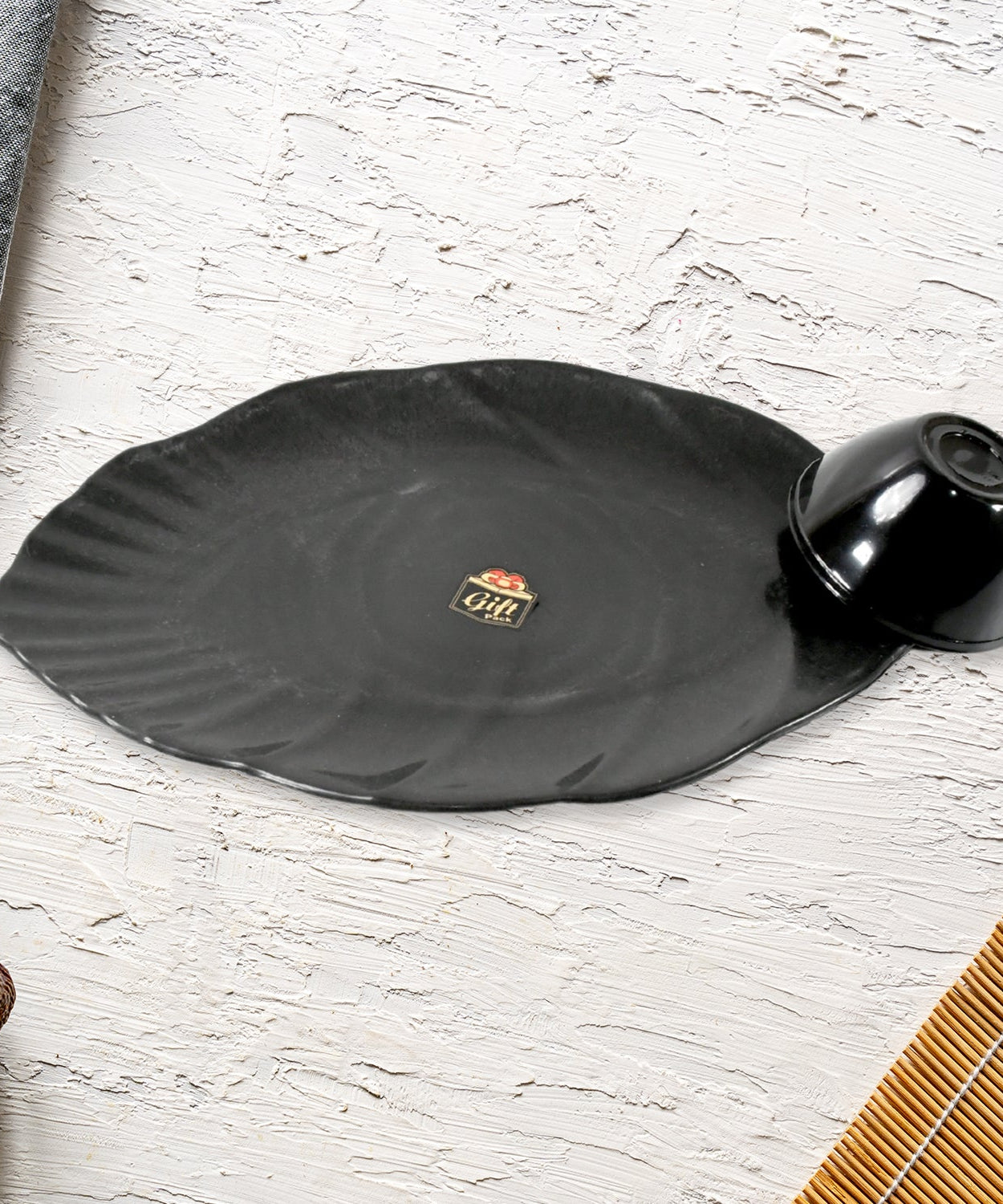 Hello Sweet Round Ceramic Snacks Bowl With Plastic Leaf shape Serving platter Portable, Lightweight Breakfast, Serving Bowl | Ideal for Rice, Pasta, Desserts Home & Kitchen Serving Bowl & platter (7 Pcs set)