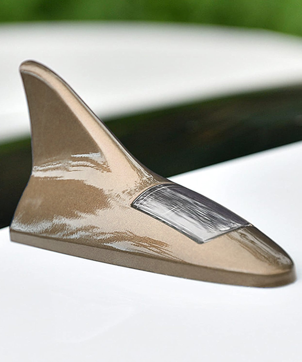 Shark Fin Light With Remote, LED Signal Antenna Solar Shark Fin Car Roof Light Sensor Decoration Flashing Lamps, Solar Powered Radio Signal for Car Lamp Accessories (1 Pc) 