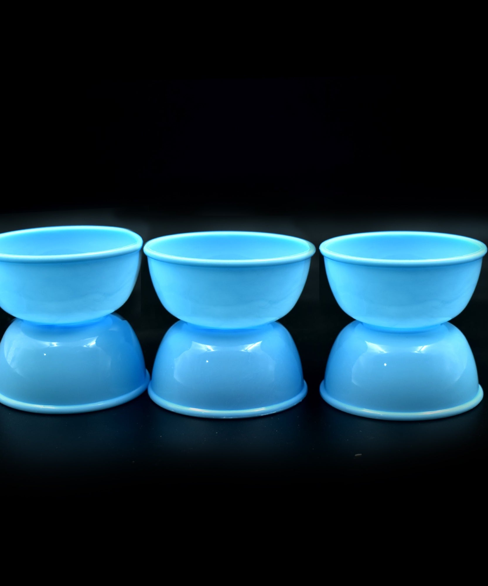 Small microwave-safe plastic bowls, set of 6.