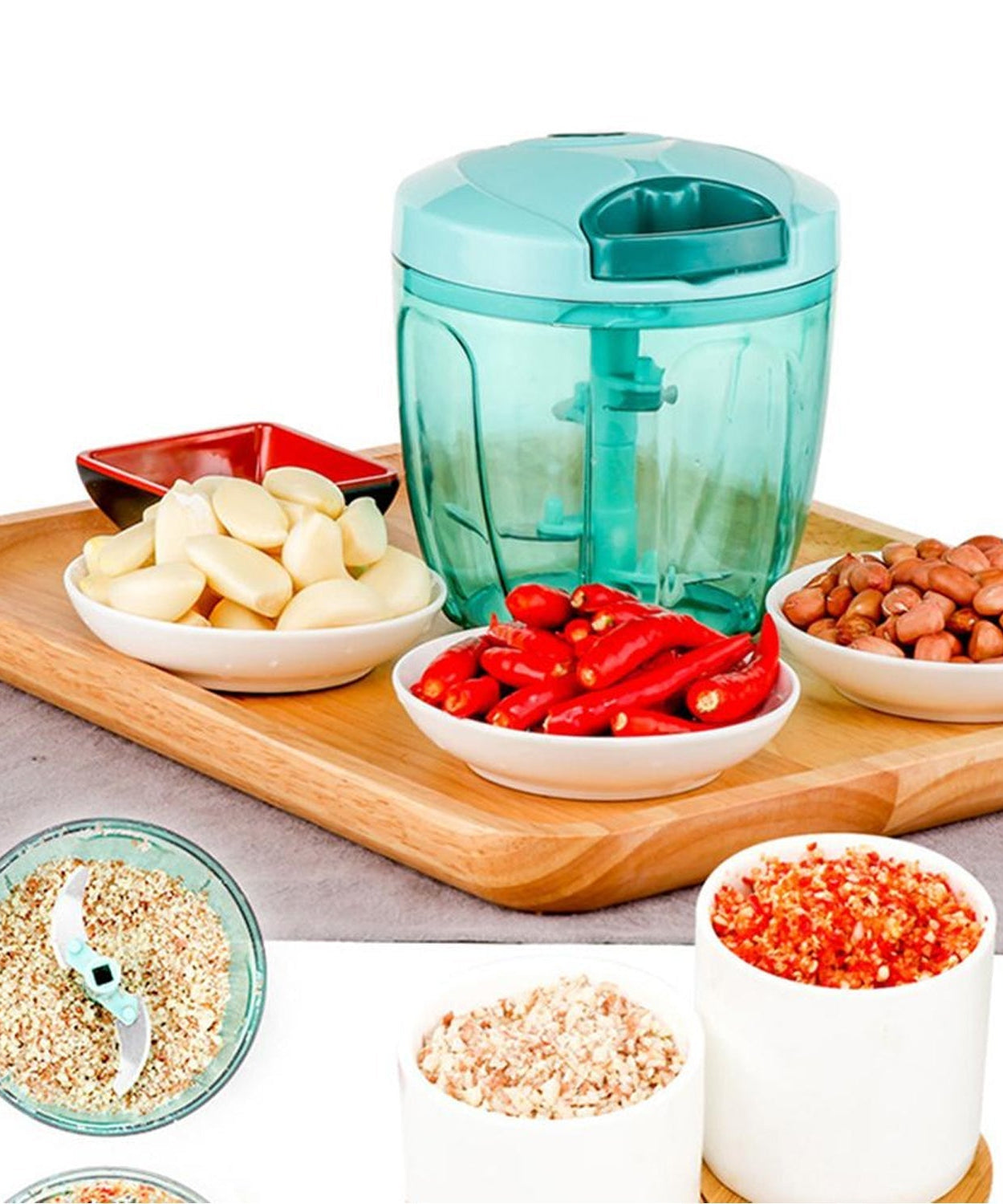 Handheld vegetable chopper with five stainless steel blades and a 750 ml container