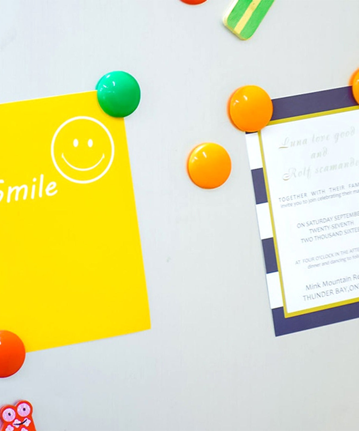 Magnetic particles for whiteboard use