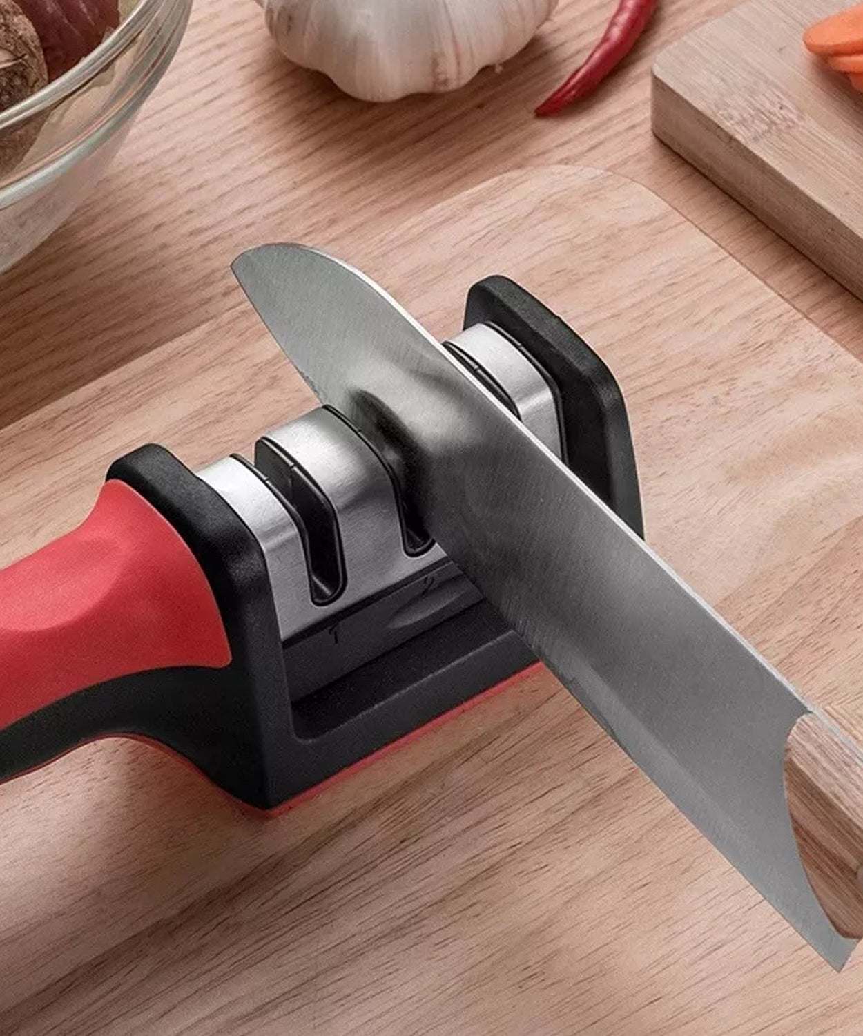 Knife sharpener in red for both ceramic and steel blades