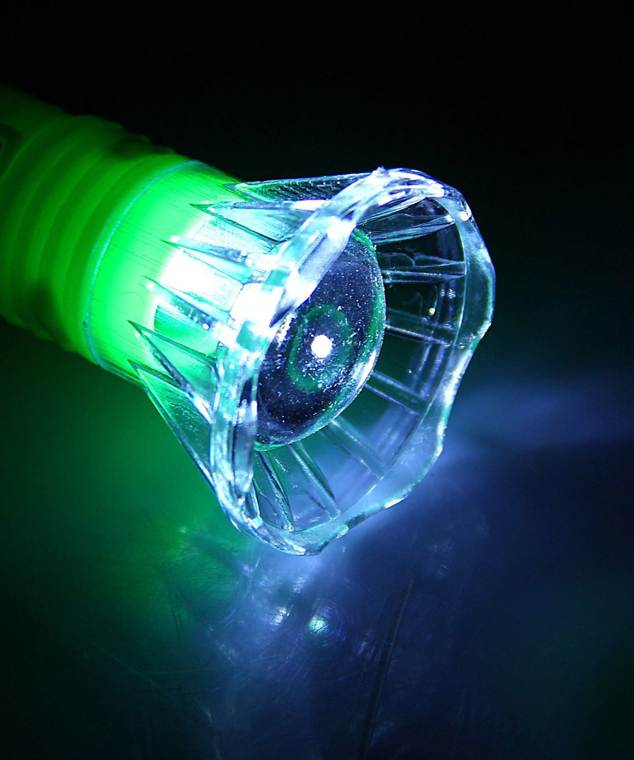 Small Plastic LED Torch – Cute & Handy Pocket Flashlight for Kids (1 Pc)