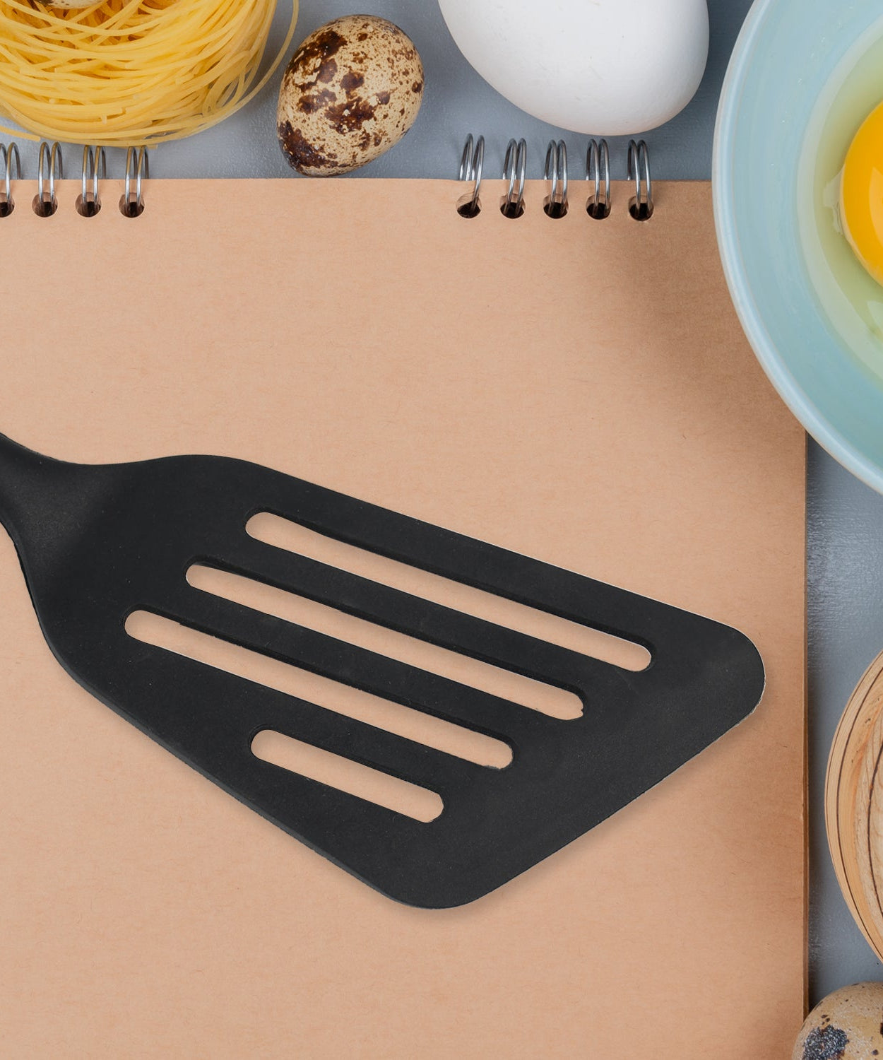 Silicone turner for cooking