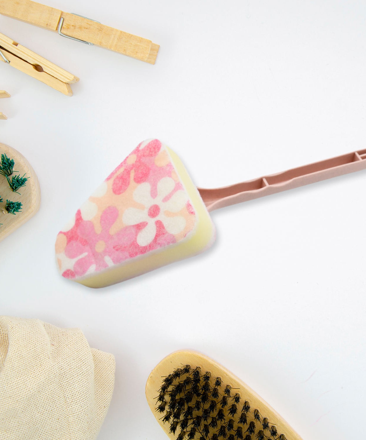 Handle brush for versatile cleaning tasks