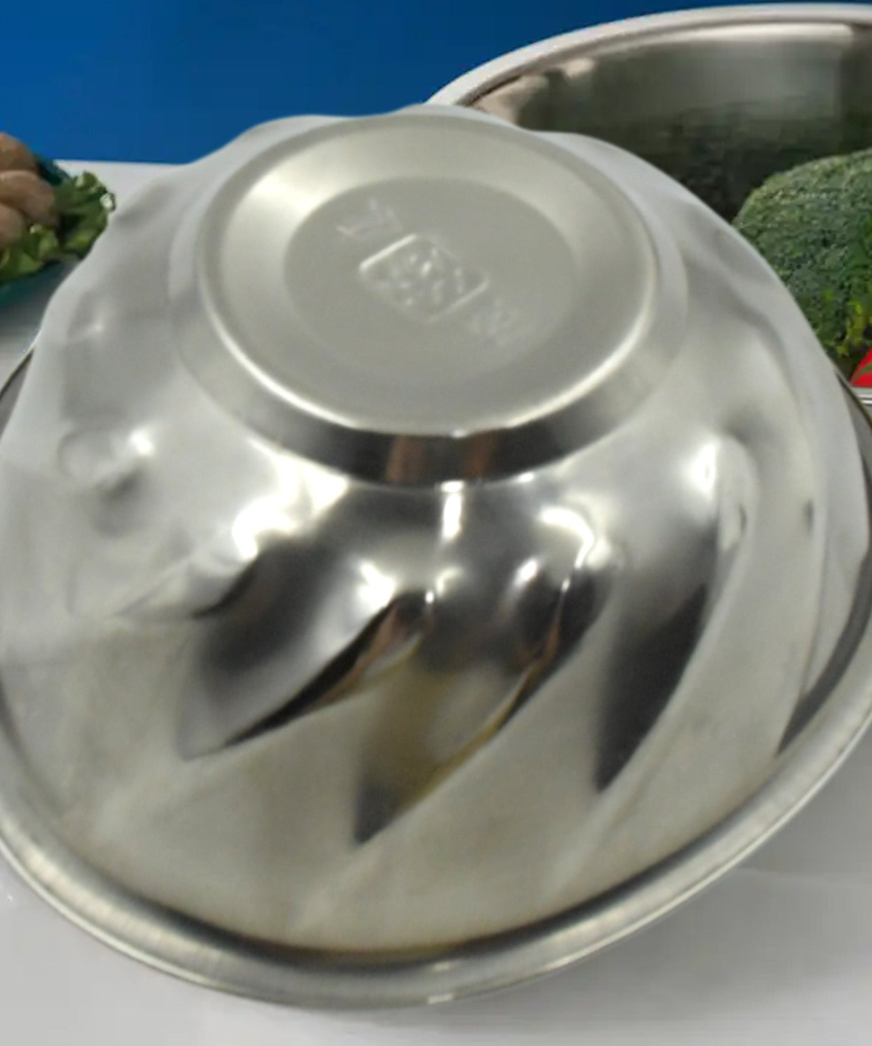 Small stainless steel bowl for kitchen and dining