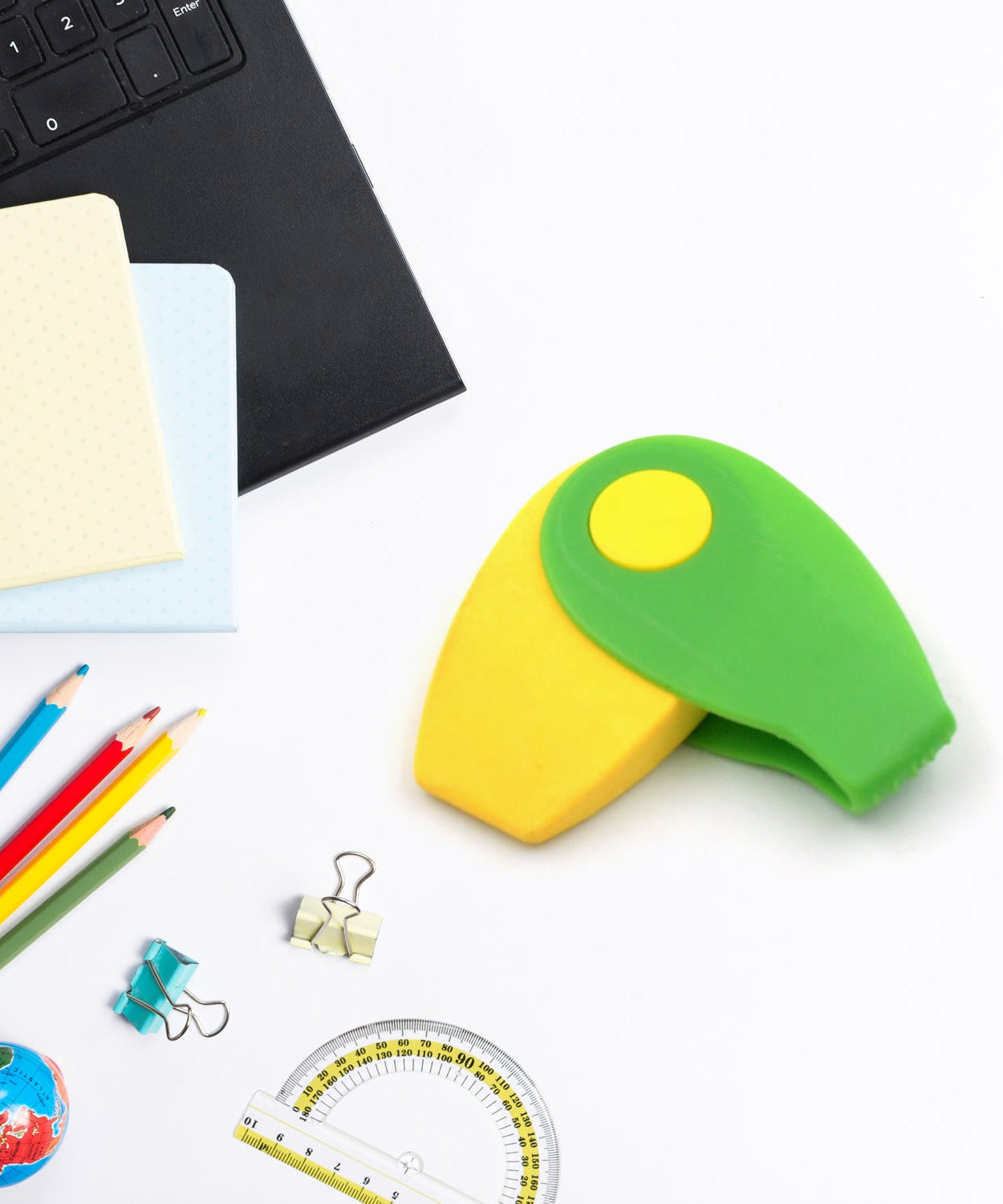 Fun, dust-free kids' eraser for creative activities