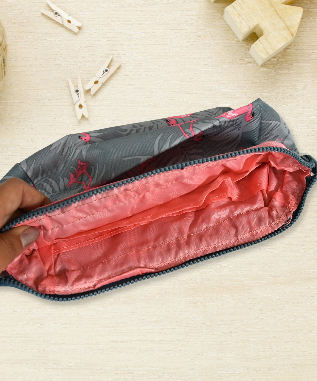 Makeup Bag / Pouch / Travel Cosmetic Bags / Brush Pouch Toiletry Kit Fashion Women Jewelry Organizer with Zipper Portable Purse Pouch (1 pc / 25×13 Cm)