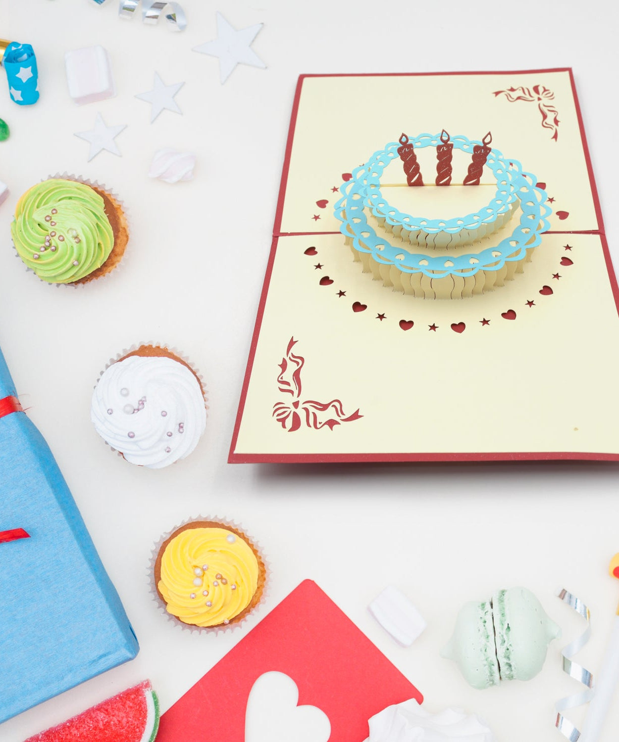 Birthday card with intricate 3D -up design