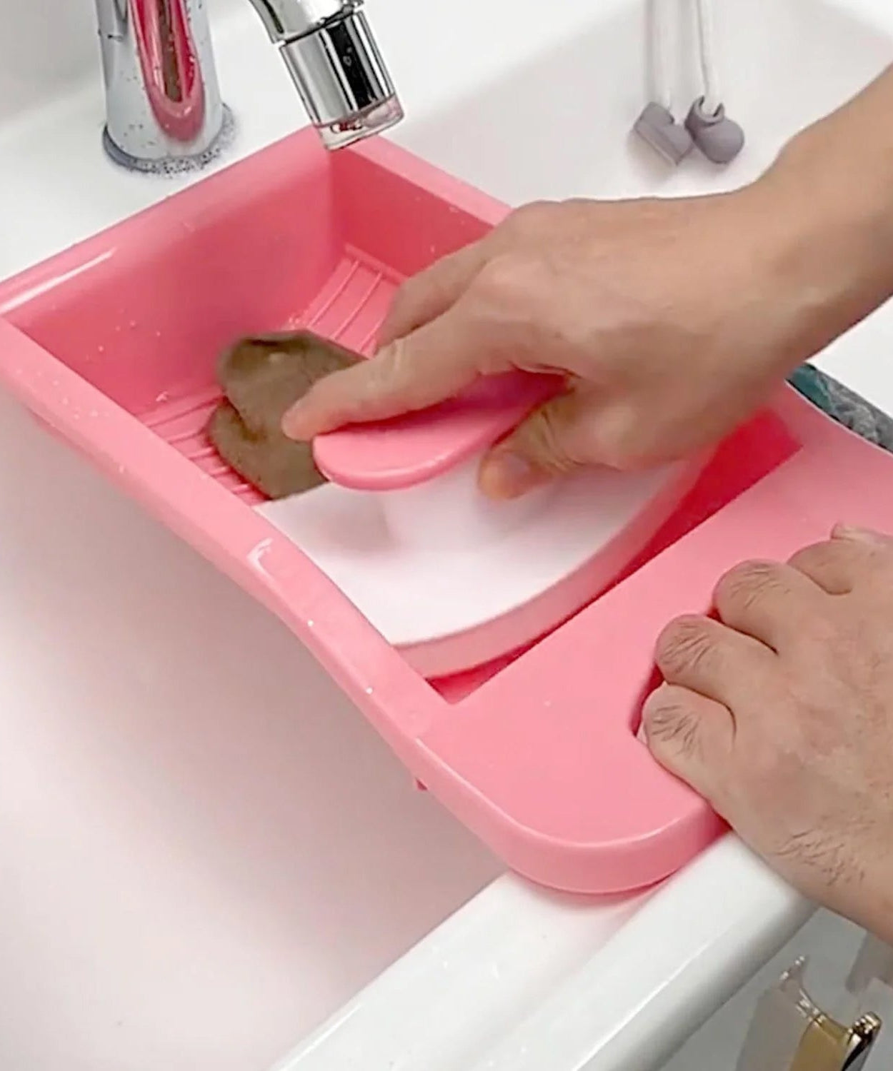 Washing board for unisex socks, easy and efficient