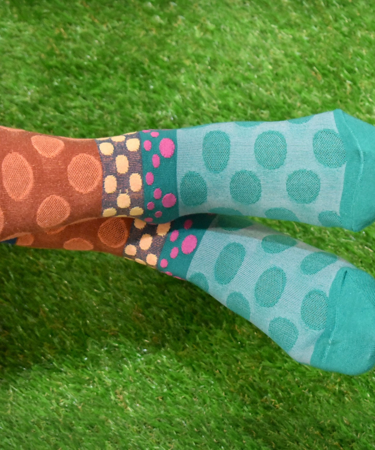 Breathable classic socks.