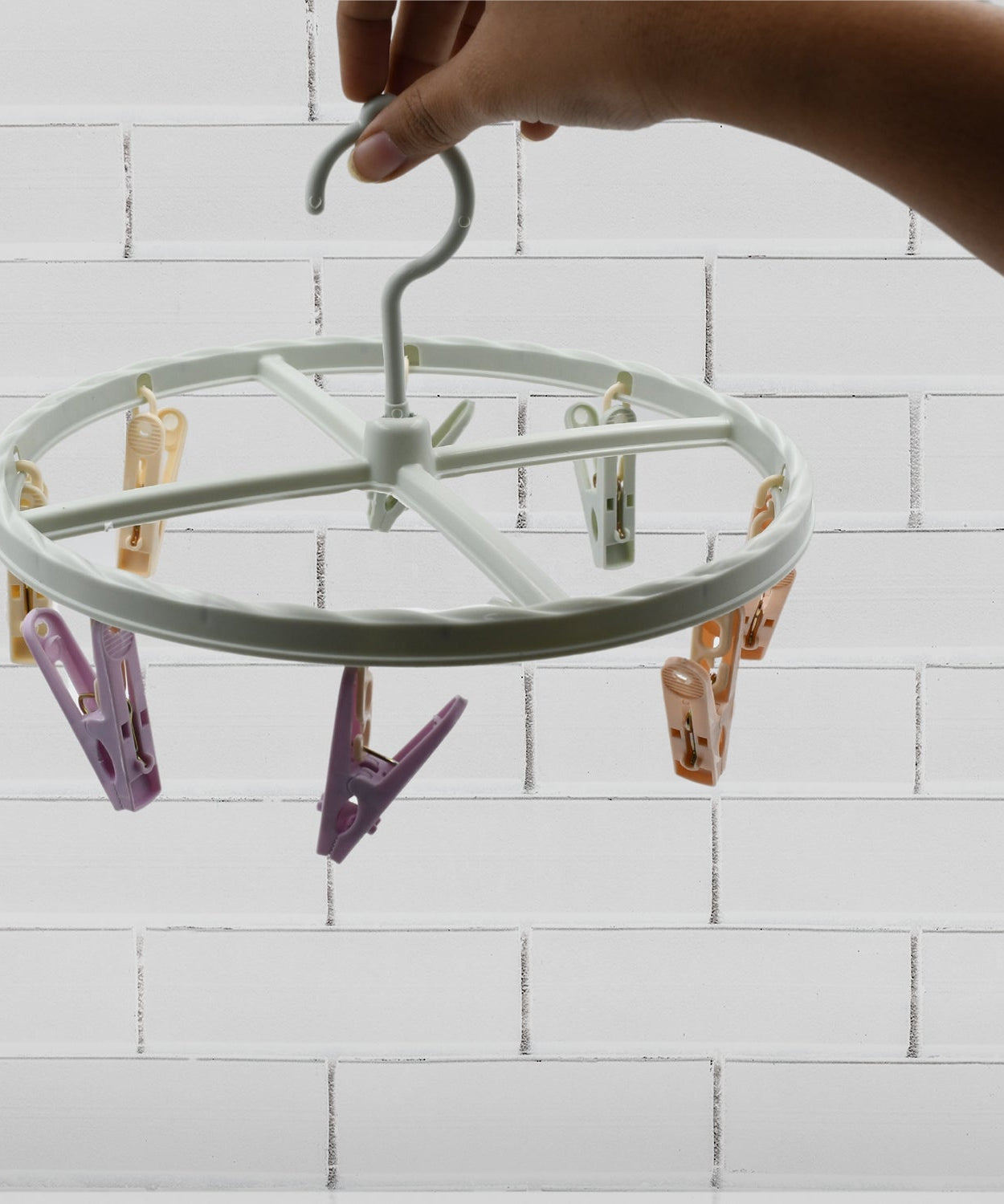 Clothespin rack with 8 clips for drying laundry