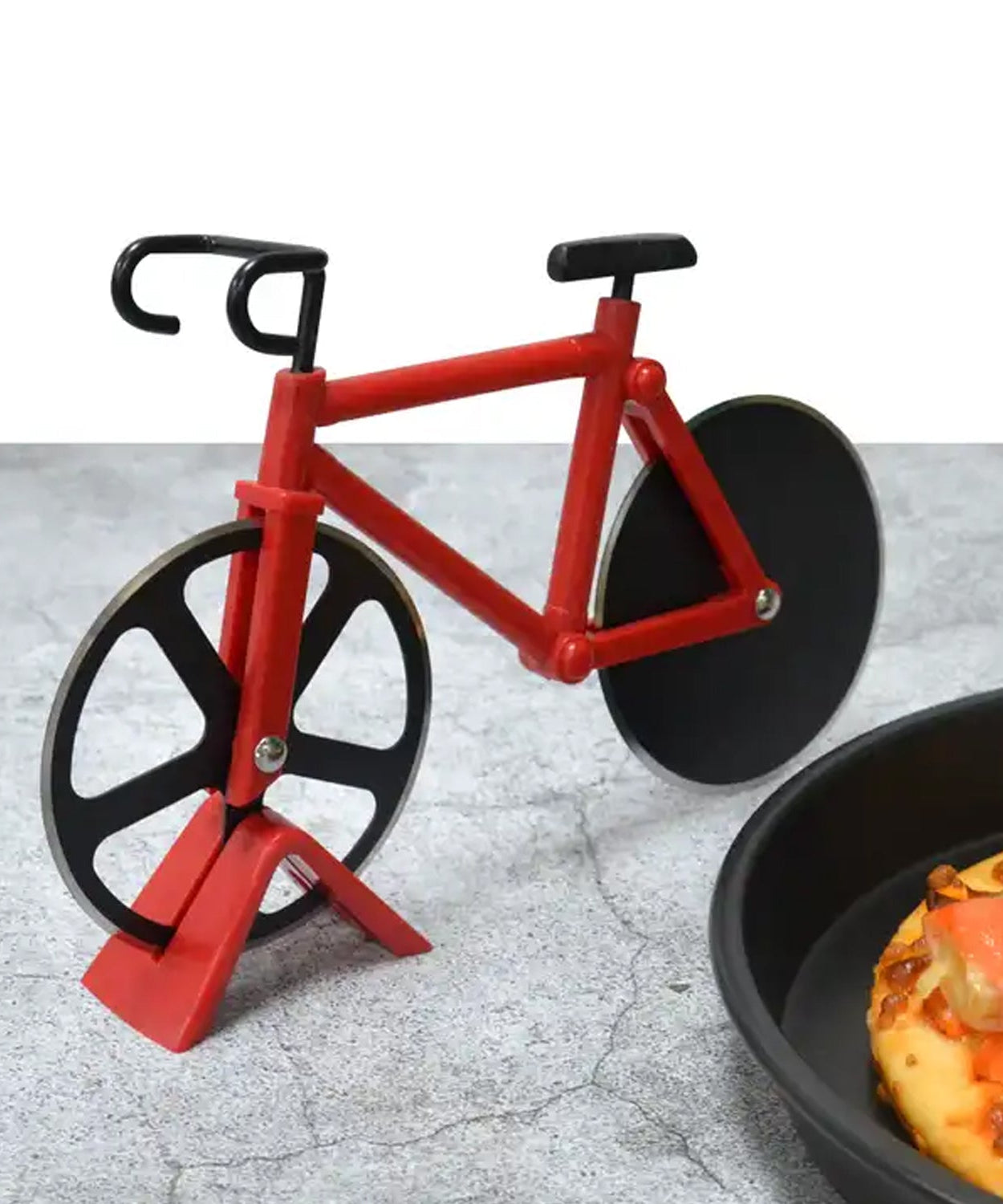 Stainless steel bicycle pizza cutter with an unbreakable handle for easy use.