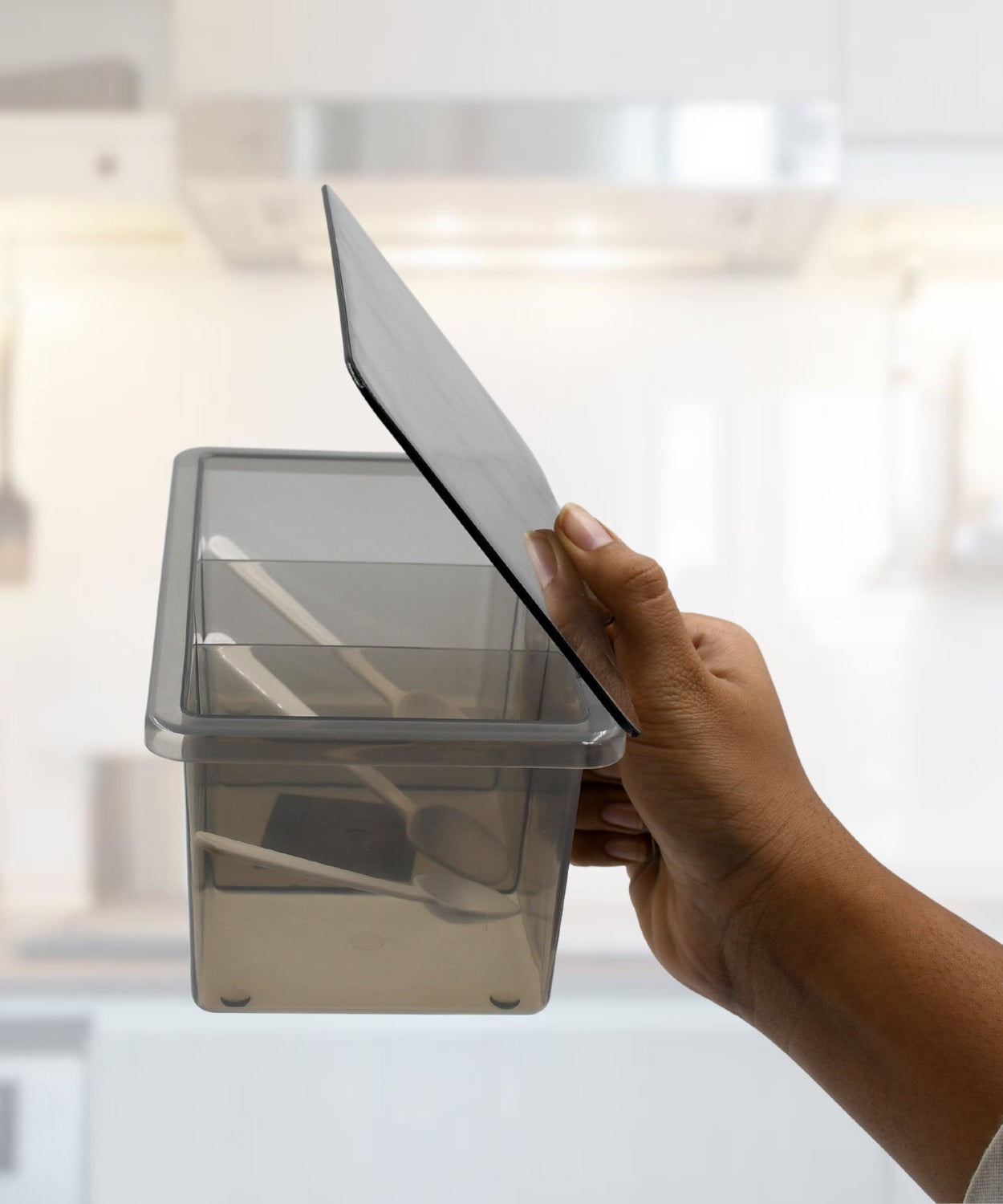 Divided seasoning box with lid, portable and durable, perfect for serving spices.