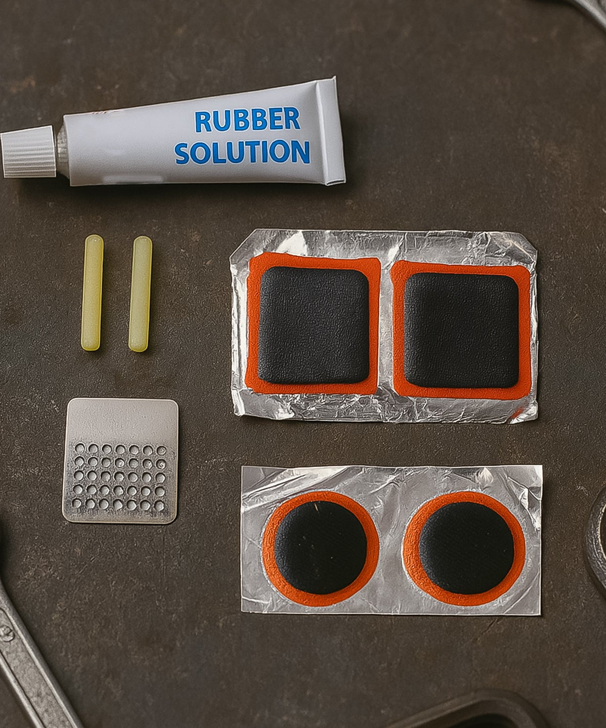 Bicycle Tire Repair Kit Puncture Repair Set with Adhesive Portable Tools (Mix Design / 1 Set)