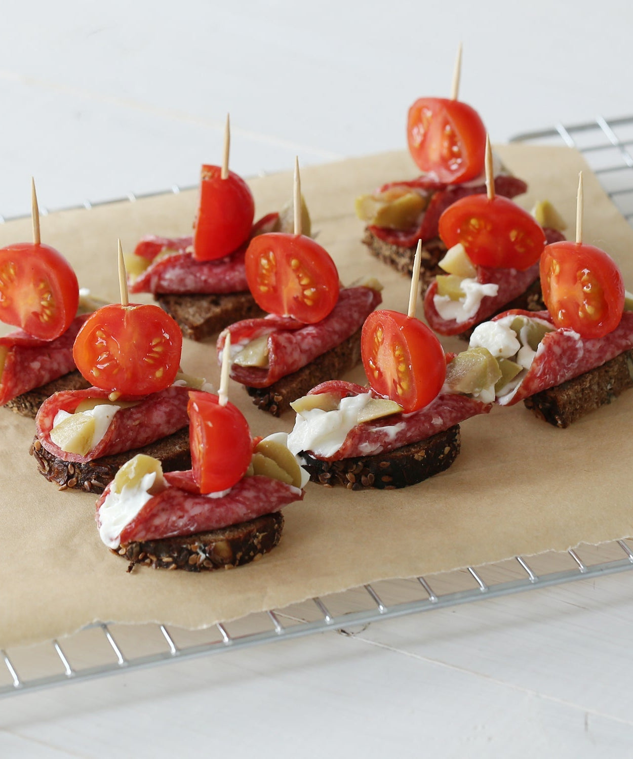 Clear plastic box with toothpicks practical design