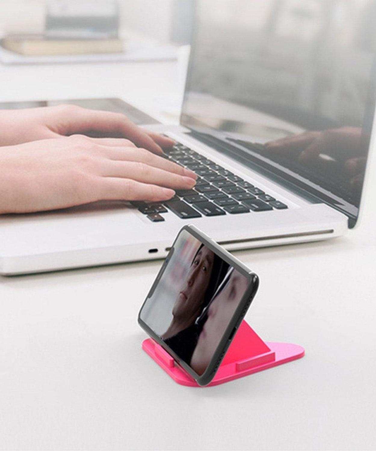 Compact pyramid stand for mobile devices