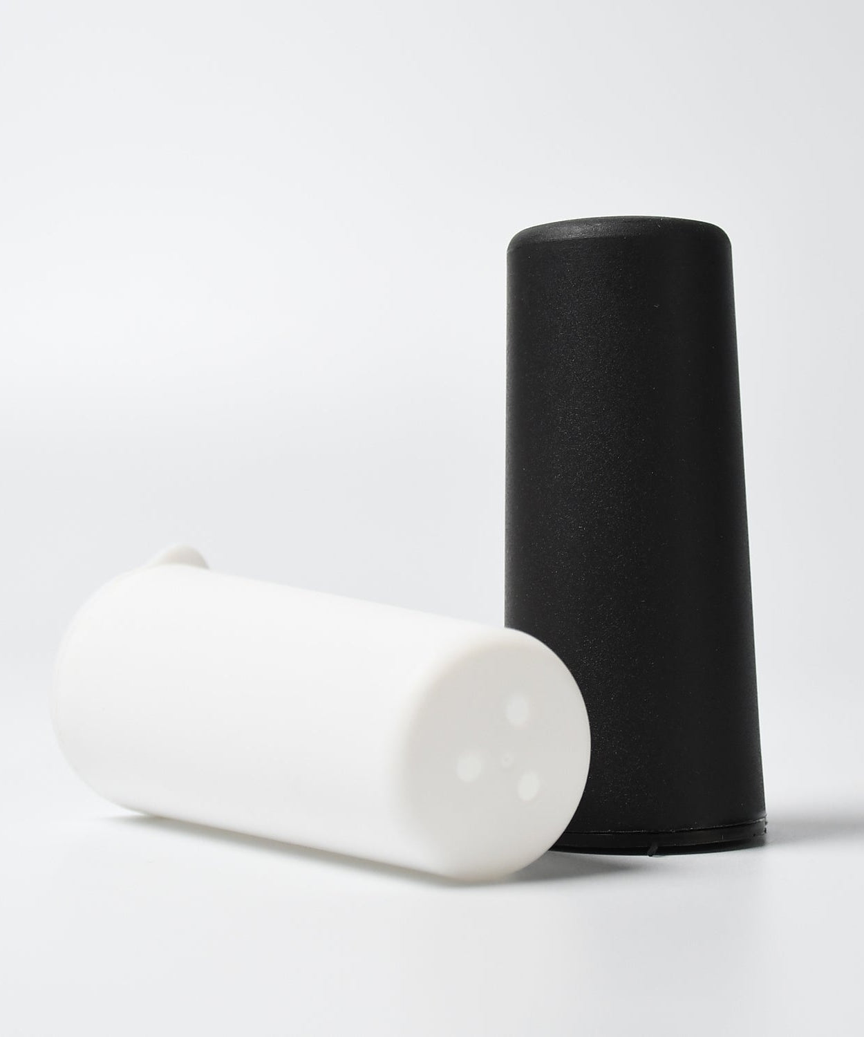 Dispensers with spice pouring