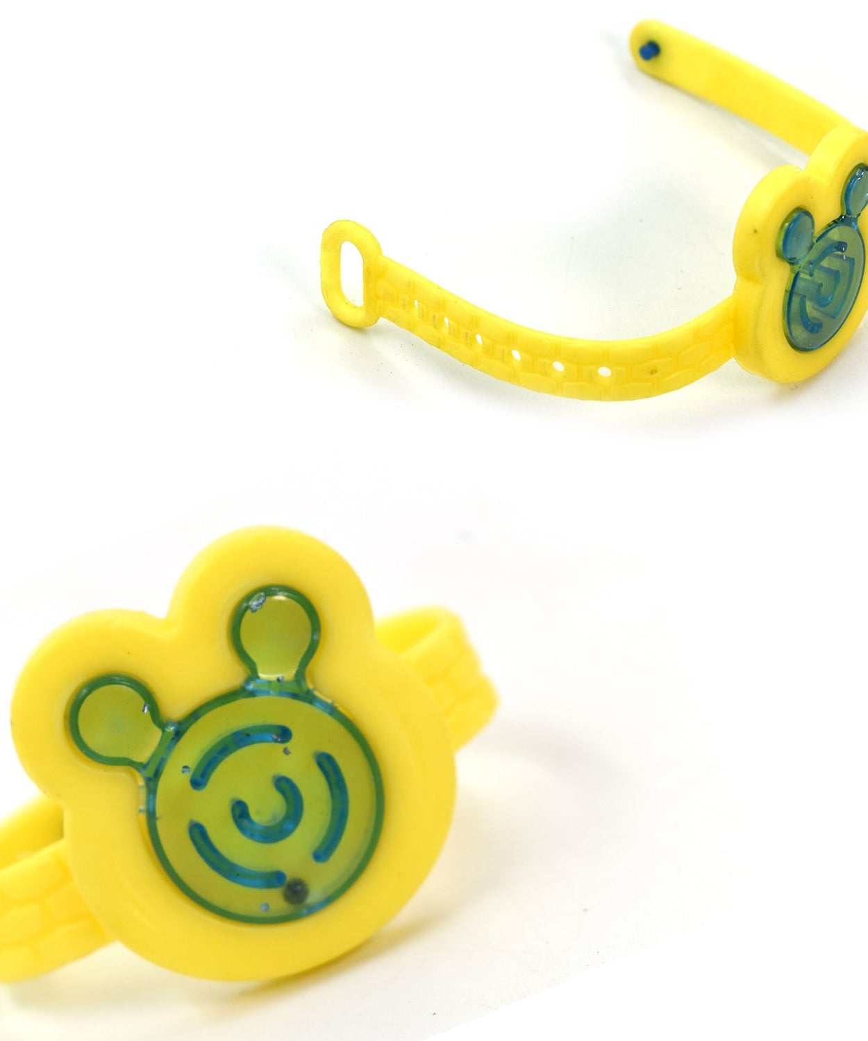 Kids wrist watches featuring Mickey Mouse characters, pack of 30