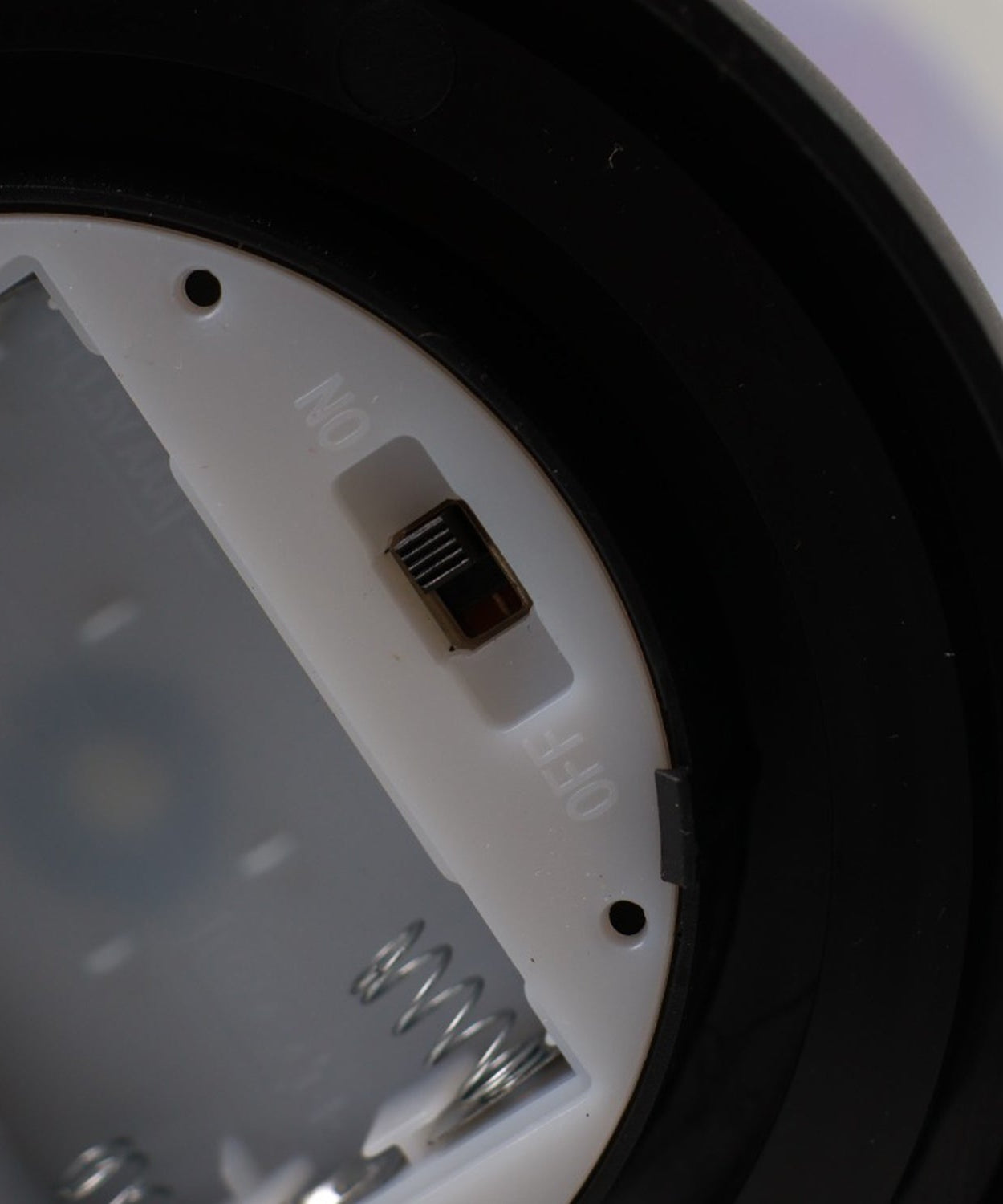 LED-Powered Eternal Rose in plastic Dome (1 Pc / Battery not Included)