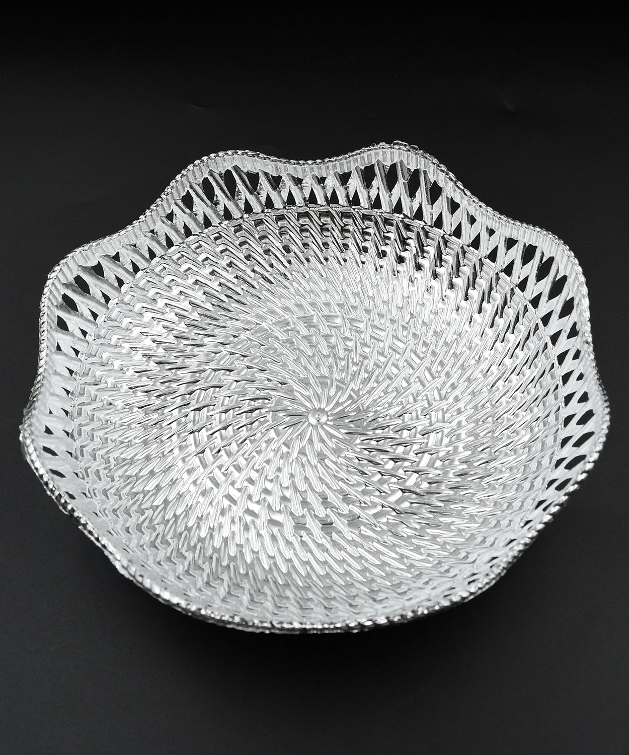 Round decorative tray for serving