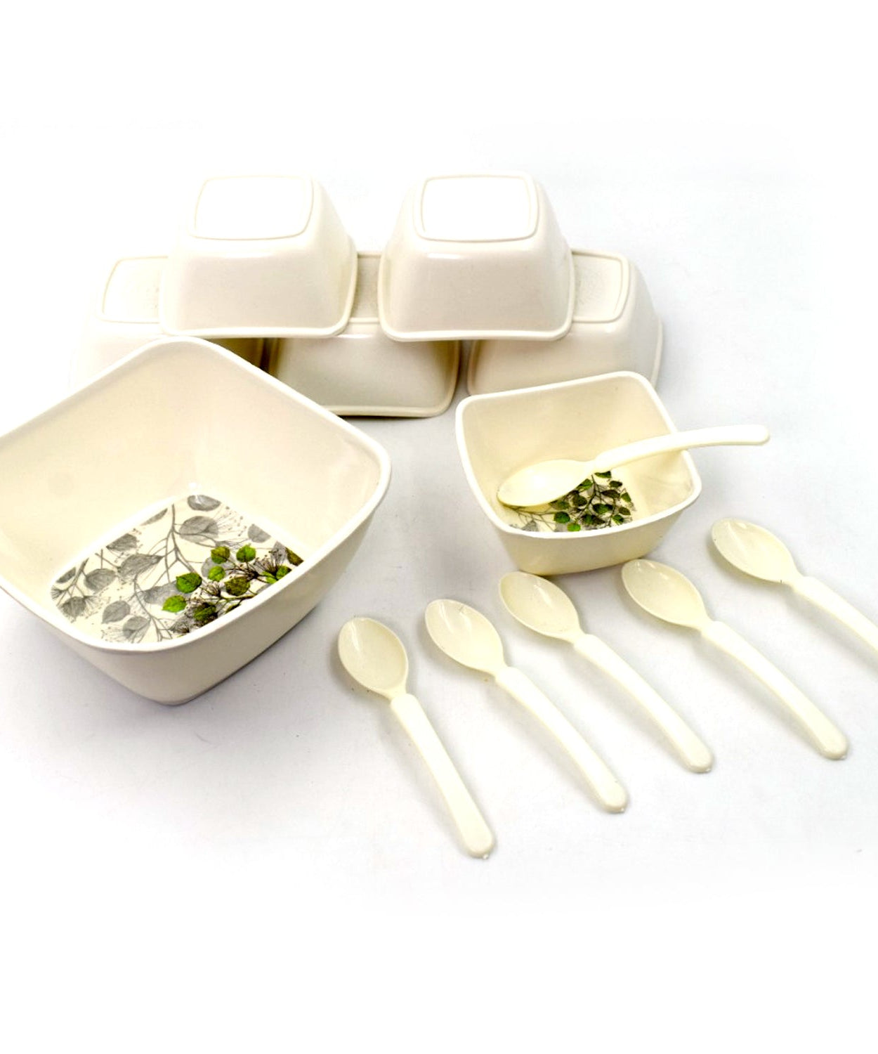 Versatile 13-piece pudding set.