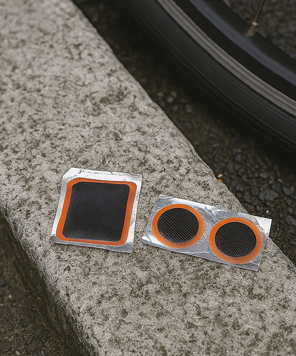 Bicycle Tire Repair Kit Puncture Repair Set with Adhesive Portable Tools (Mix Design / 1 Set)