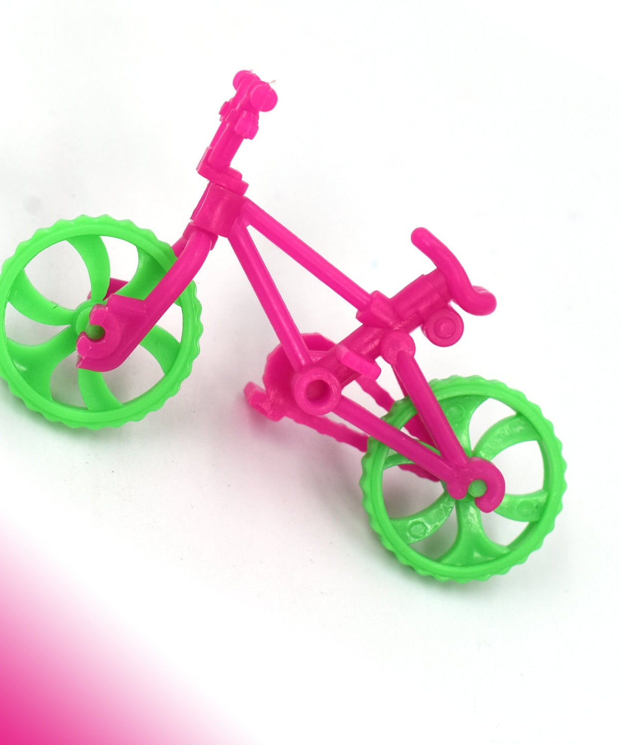 Set of 30 small toy bicycles for children’s play