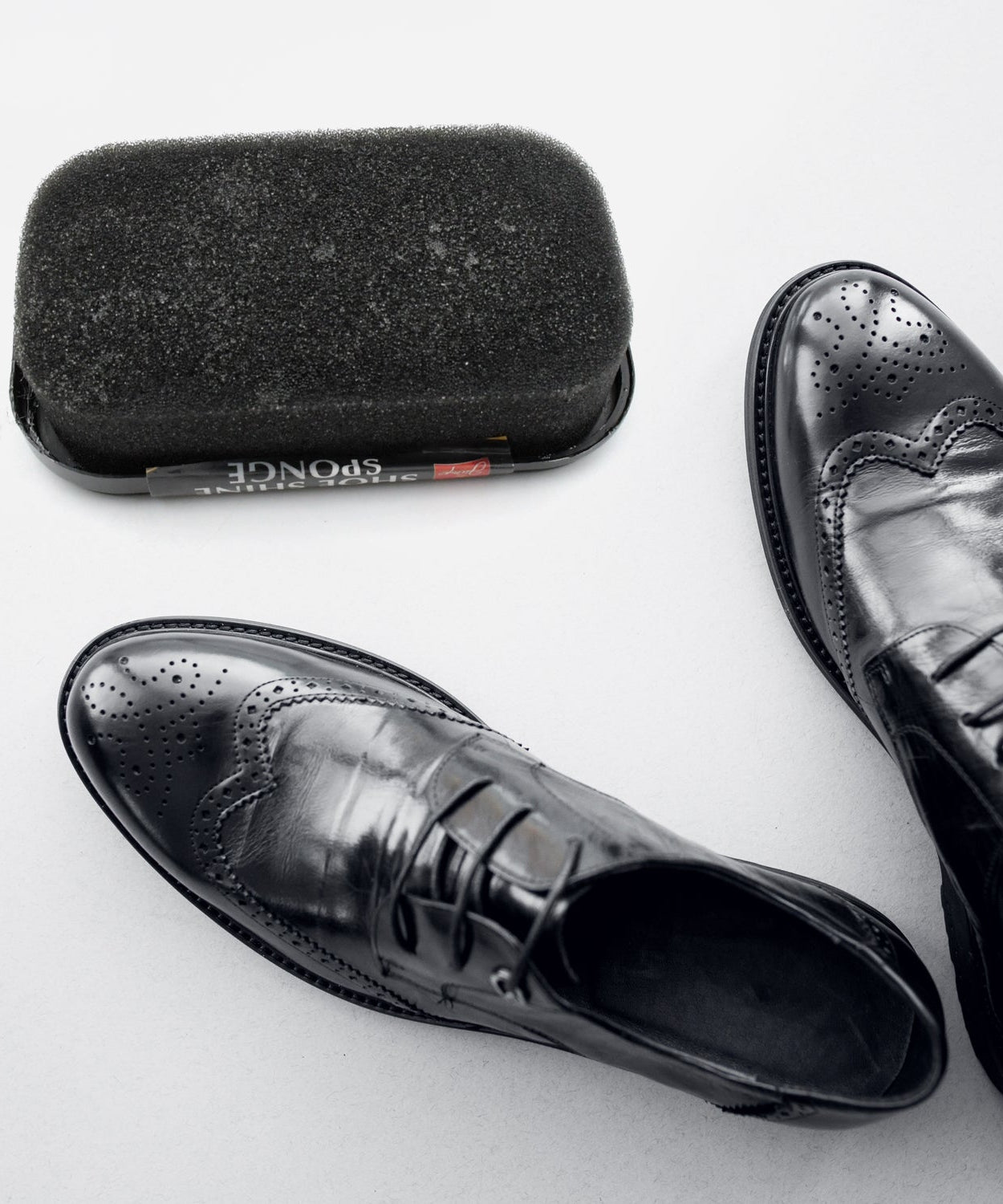 Shoe polish for all leather shoe colors