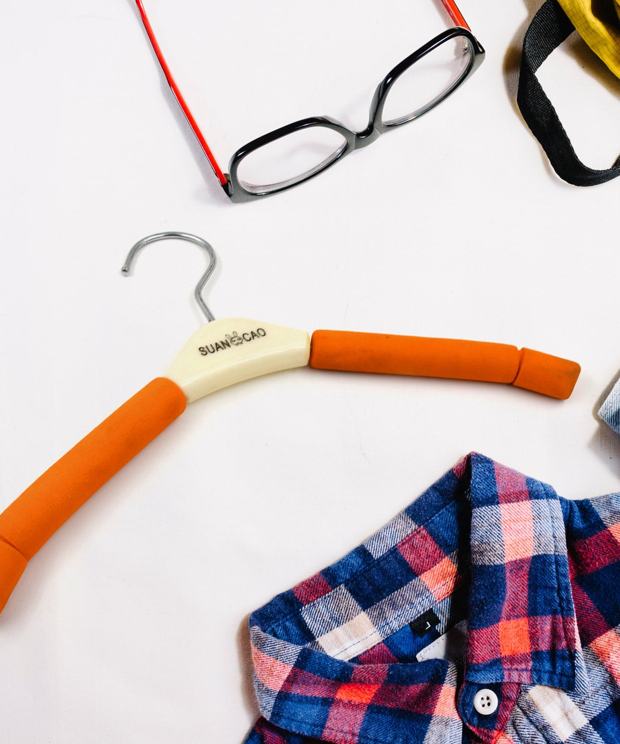 Solid Sponge Hanger Non-Slip Hanger (1 Pc / Mix Color / B Grade)