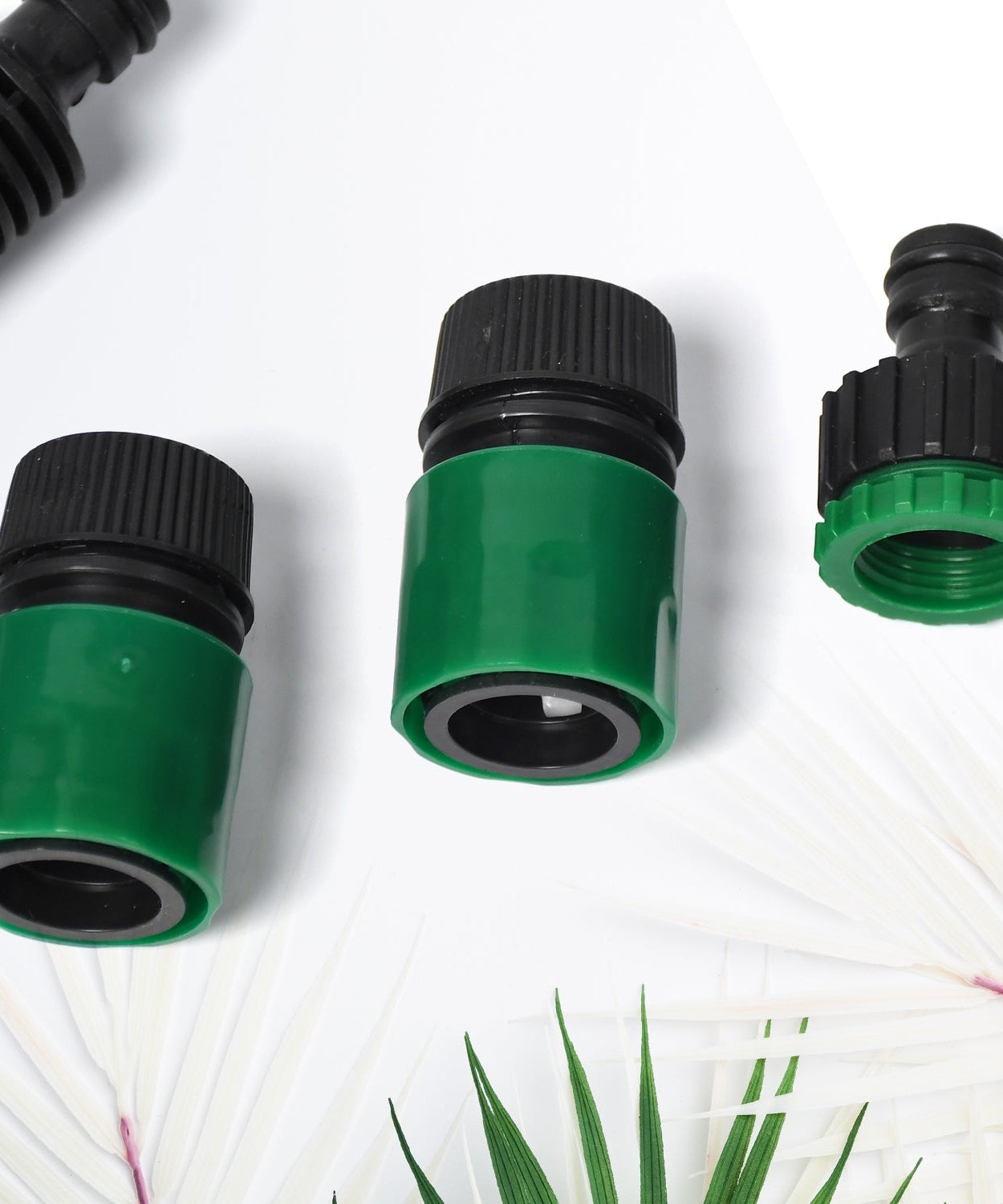 Water hose lock nozzle