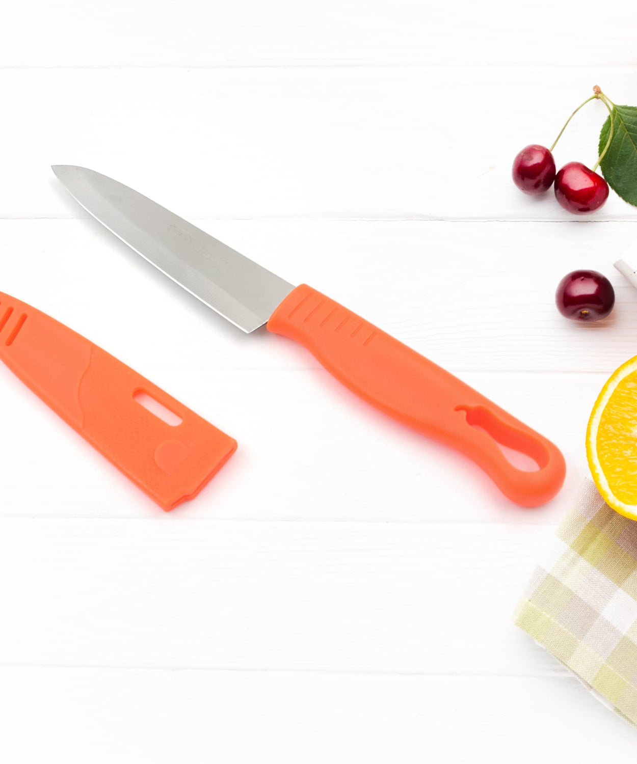 Stainless steel kitchen knife with non-slip handle and blade cover