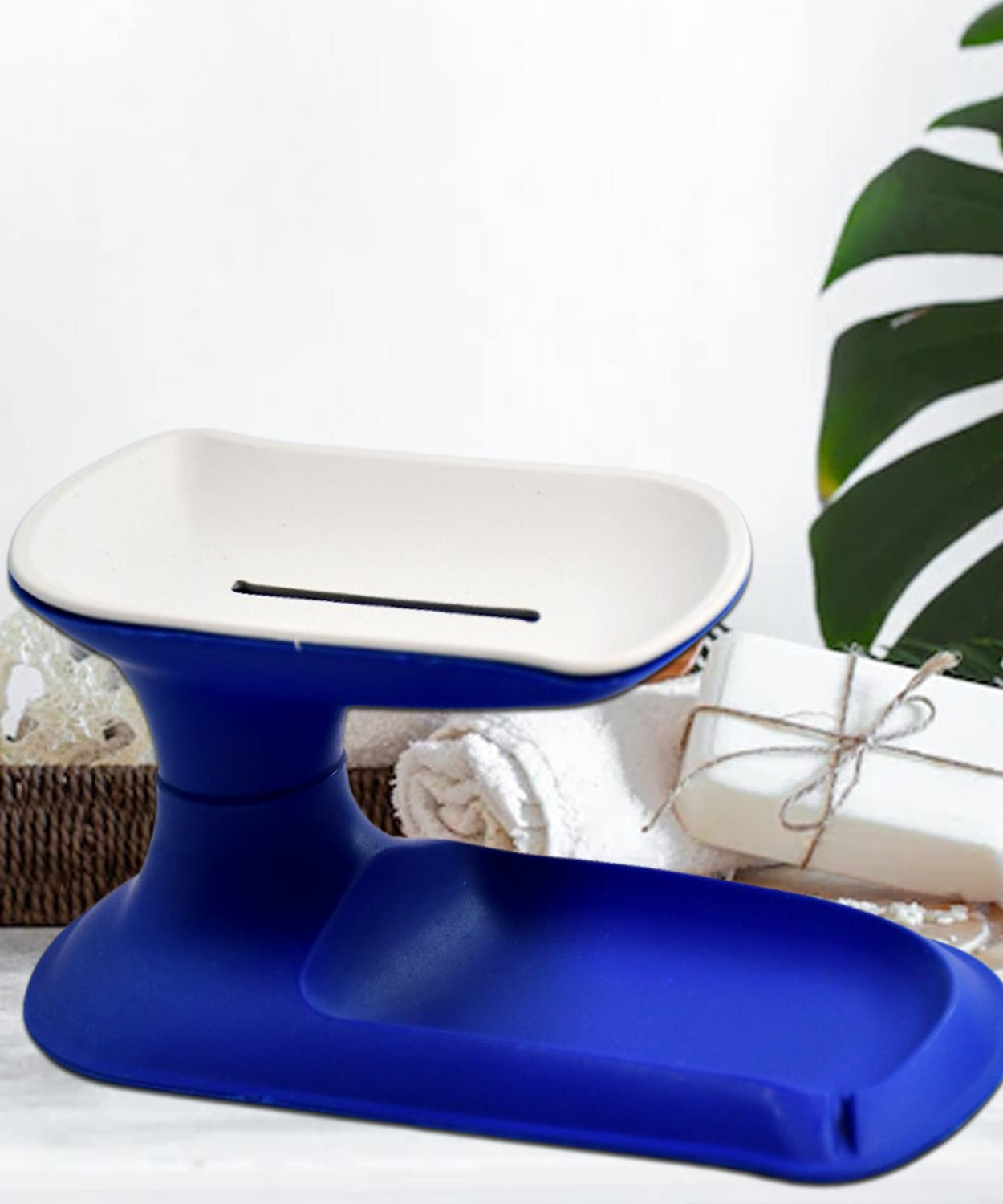 Easy-to-clean soap dish with a sleek double layer design