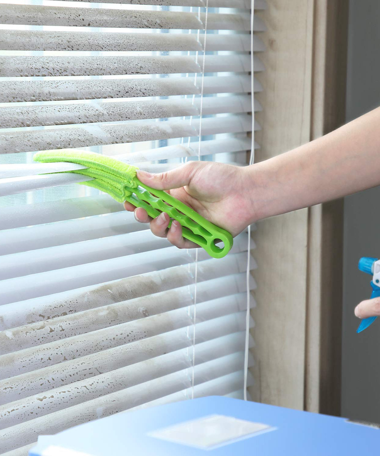 Window Blind Cleaner Brush with Microfiber Sleeves – Dusting Tool for Shutters & AC (1 Pc)