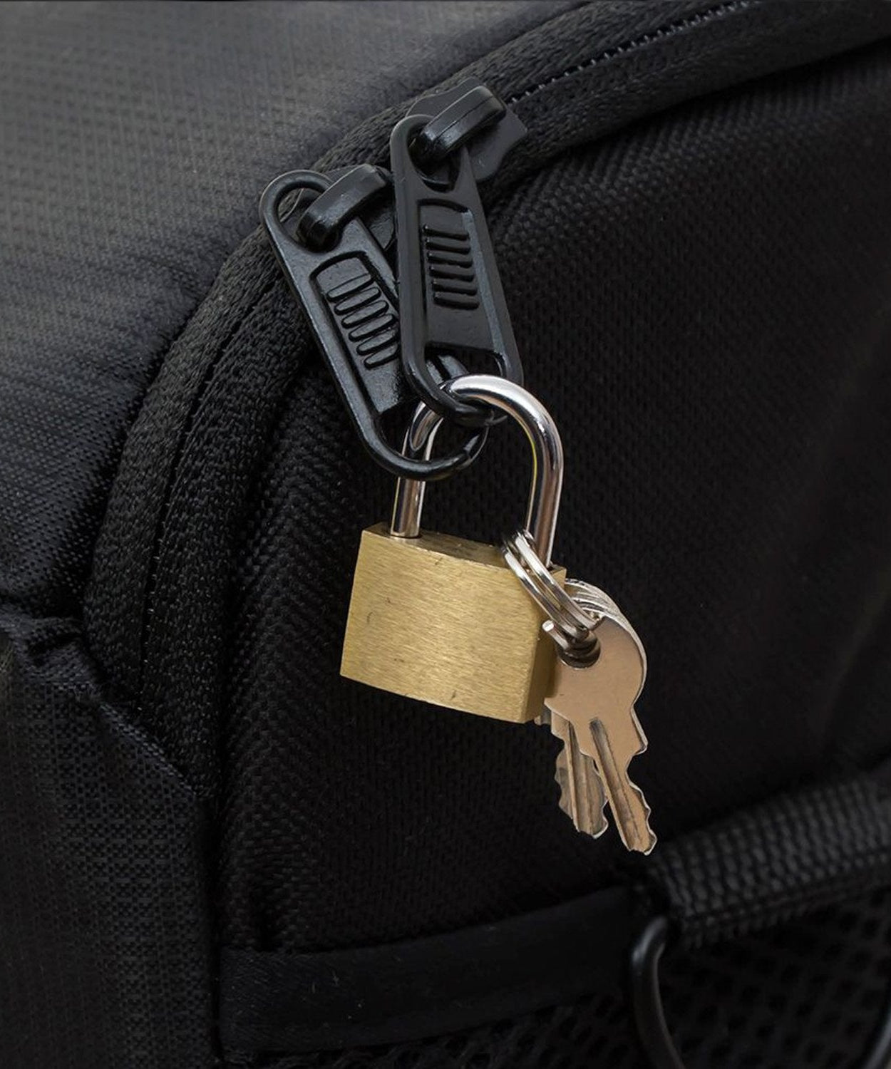 Imitation copper lock with latch