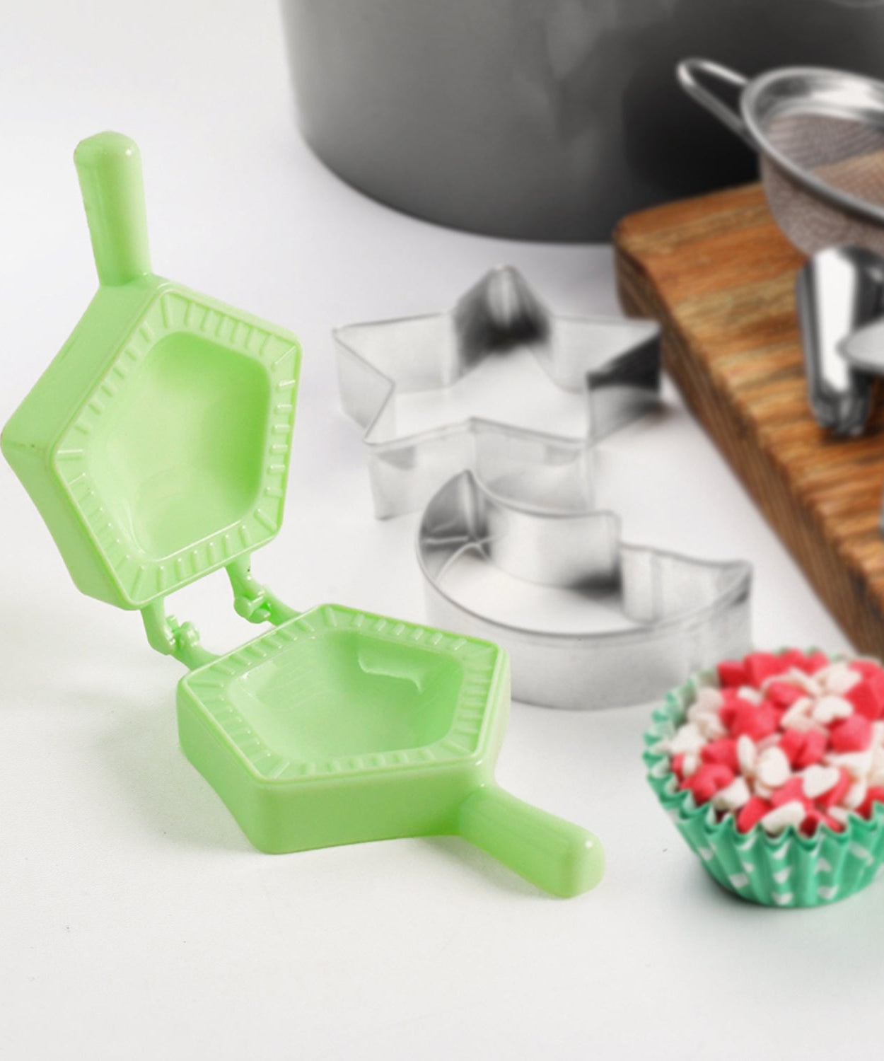 1 Pc Assorted Shape Plastic Snack Mould (Mix Design / 1 Pc)