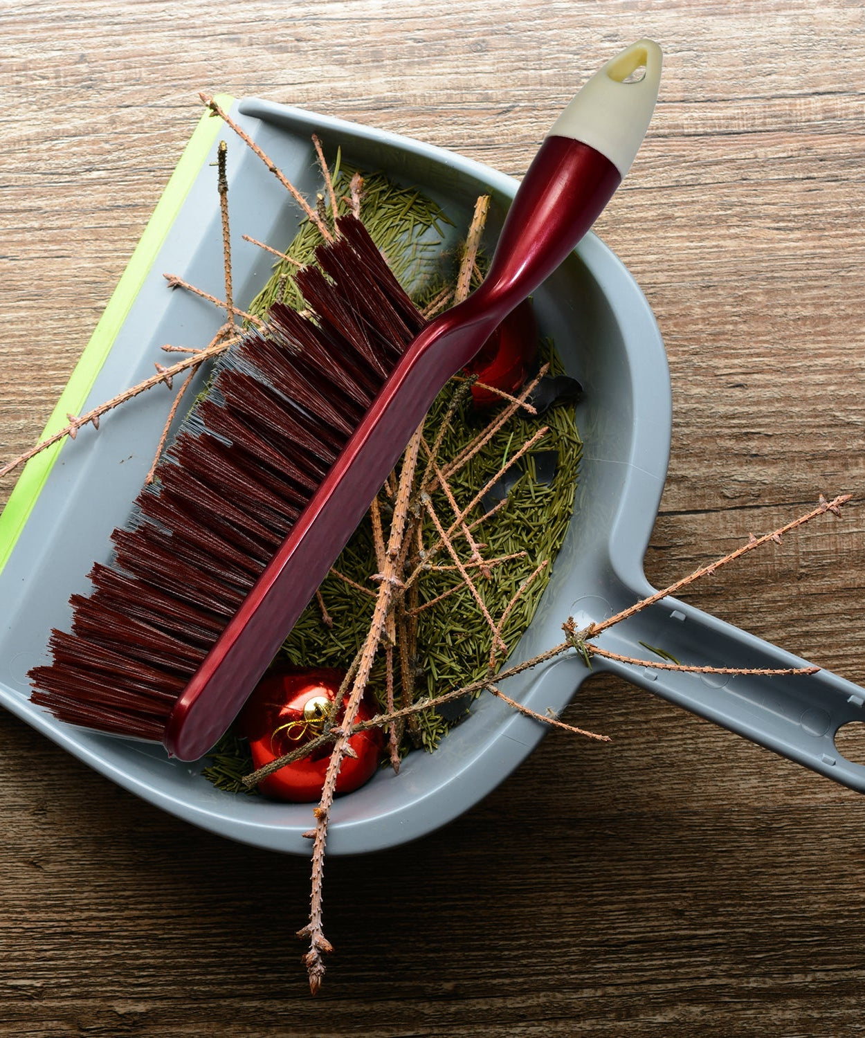 Versatile cleaning brush for car seats, mats, and carpets