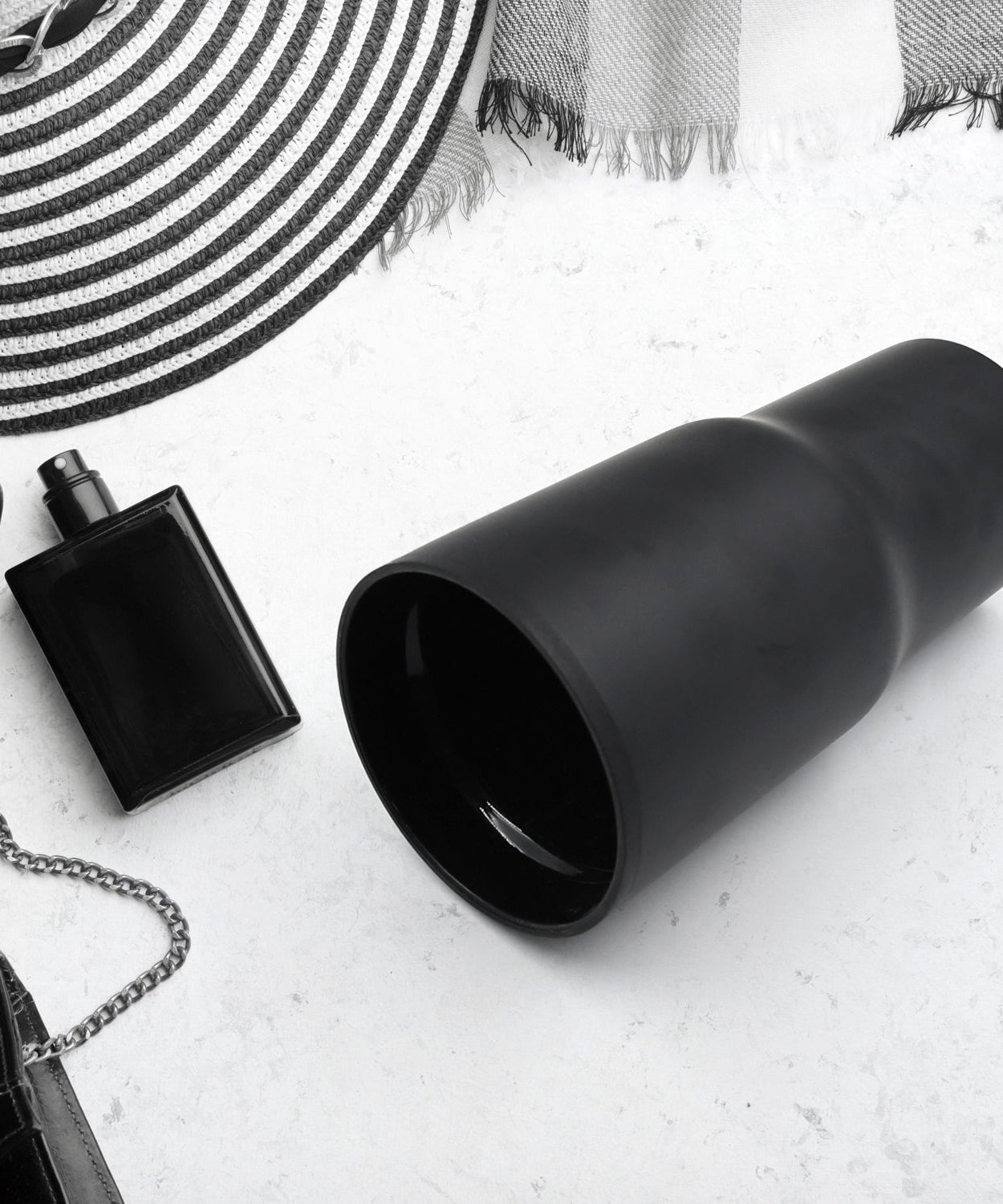 Car coffee mug with leak-proof and spill-resistant design.