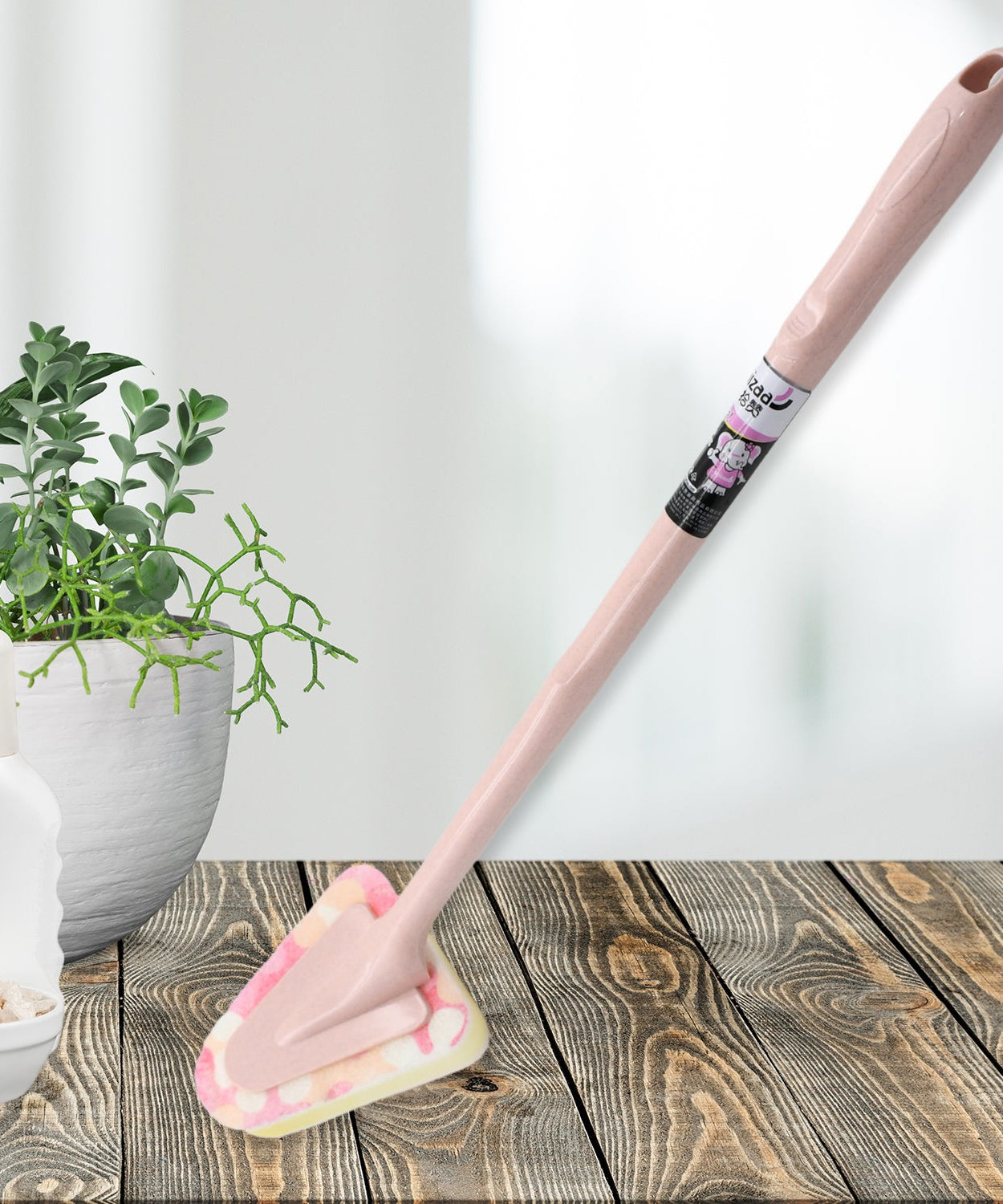 Triangular sponge brush for kitchen cleaning