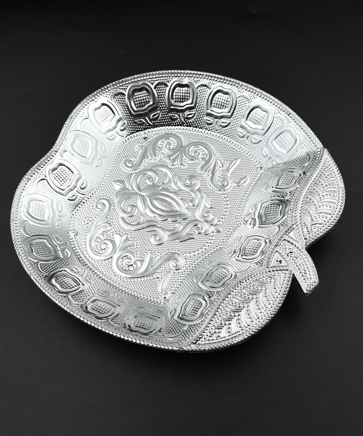 Mukhwas serving plate with decorative design