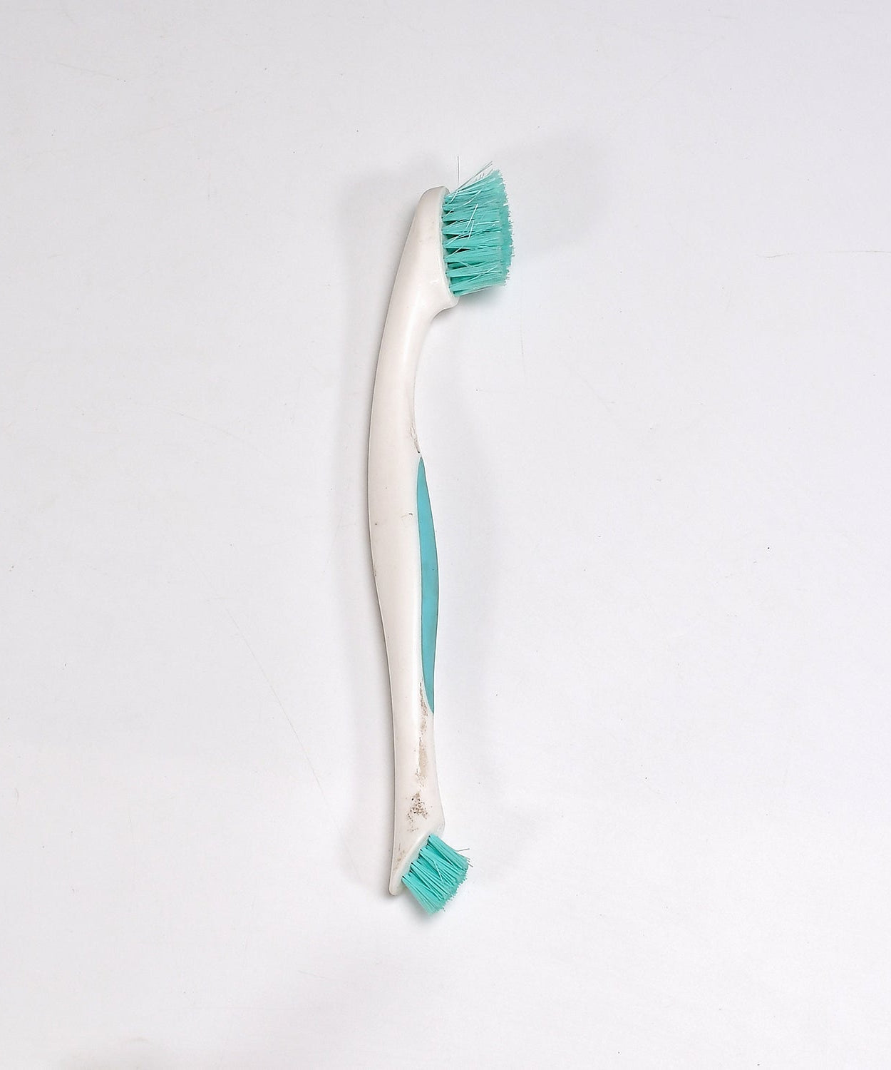 Multipurpose 2 side brush for home and kitchen use.