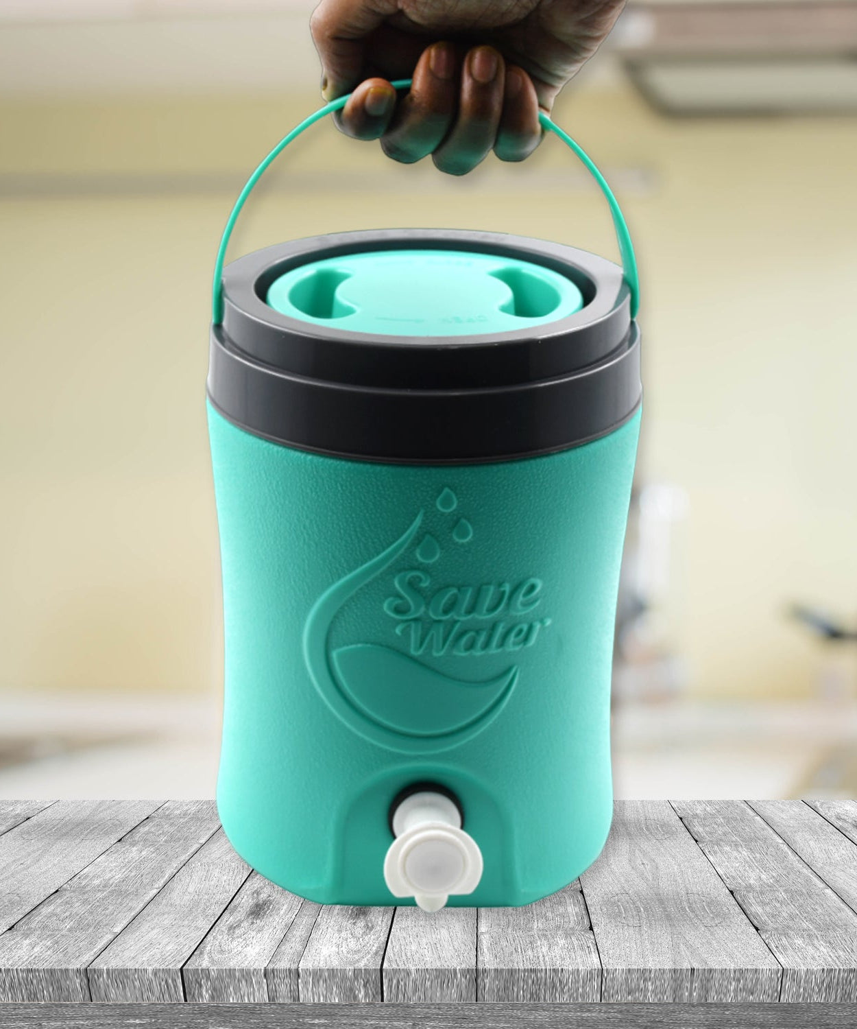 Plastic water jug with tap, 3.5L insulated for cool storage